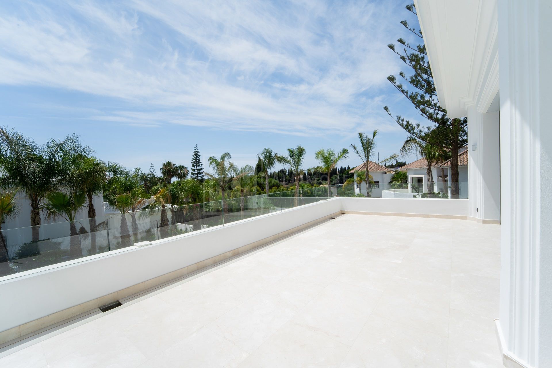 SPECTACULAR 5-BEDROOM CONTEMPORARY CLASSIC VILLA ON MARBELLA'S GOLDEN MILE