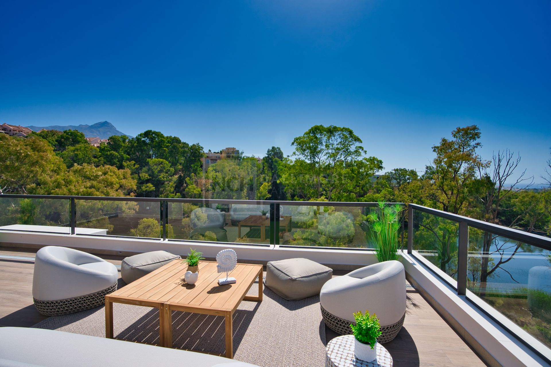 DREAM DUPLEX APARTMENT OVERLOOKING LAKE NUEVA ANDALUCIA MARBELLA