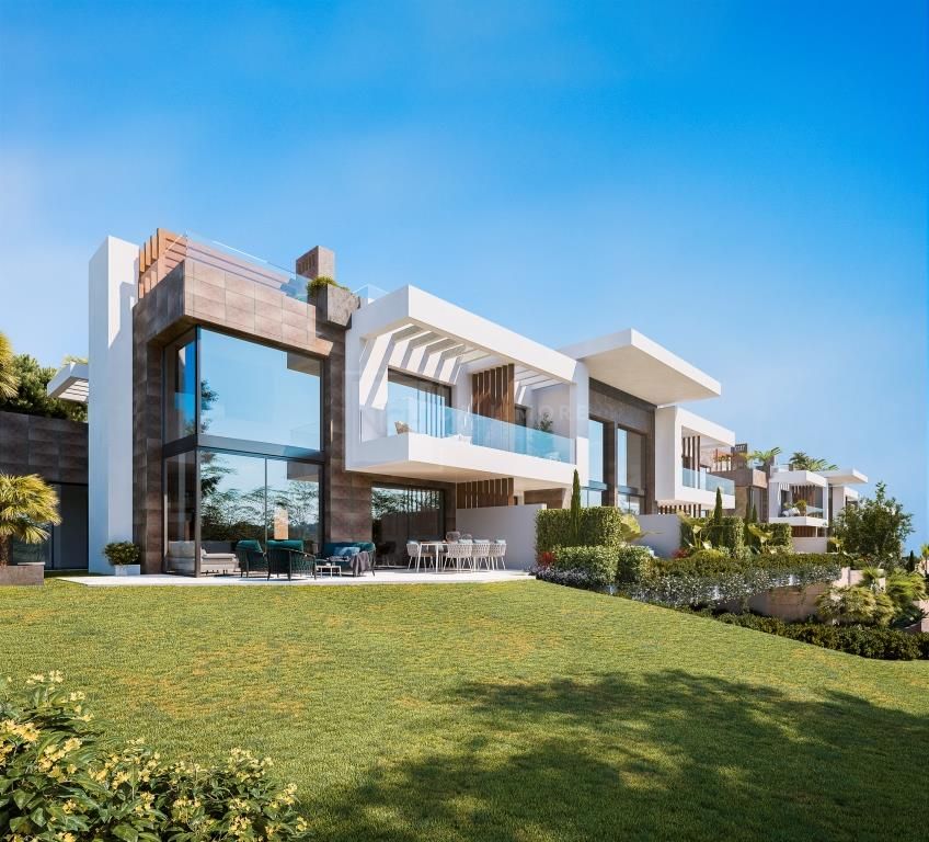 THE LIST - STUNNING BRAND NEW SEMI-DETACHED VILLAS RIO REAL, EAST MARBELLA