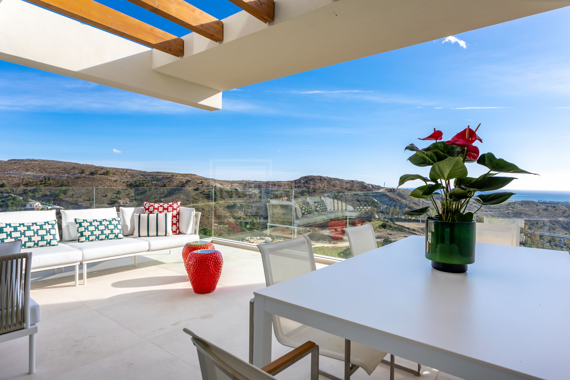 Brand New 3 Bedroom Contemporary First Floor Apartment, Benahavís