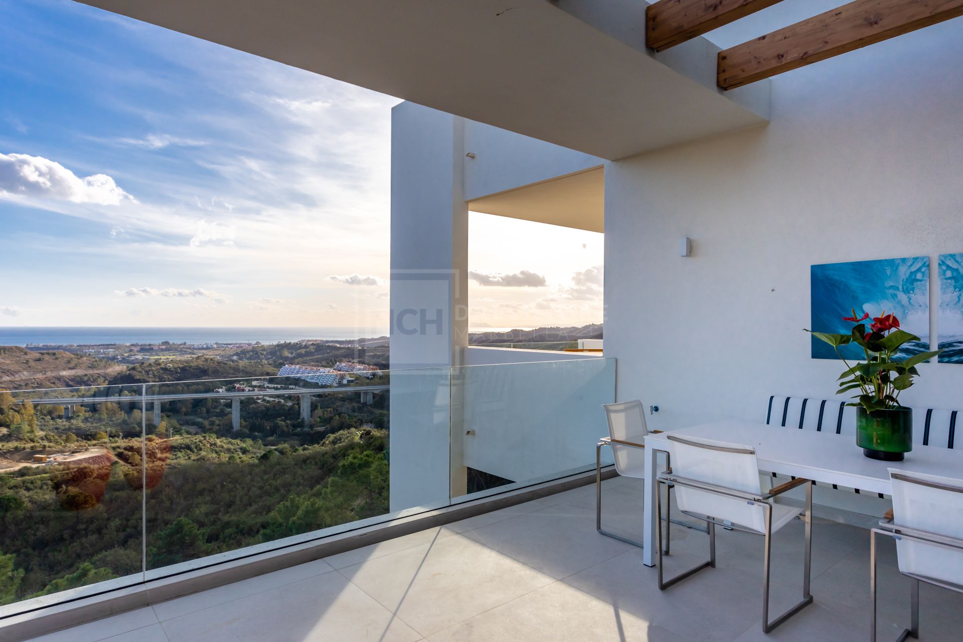 Brand New 3 Bedroom Contemporary First Floor Apartment, Benahavís