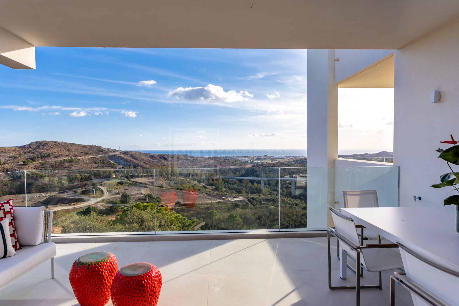 Brand New 3 Bedroom Contemporary First Floor Apartment, Benahavís