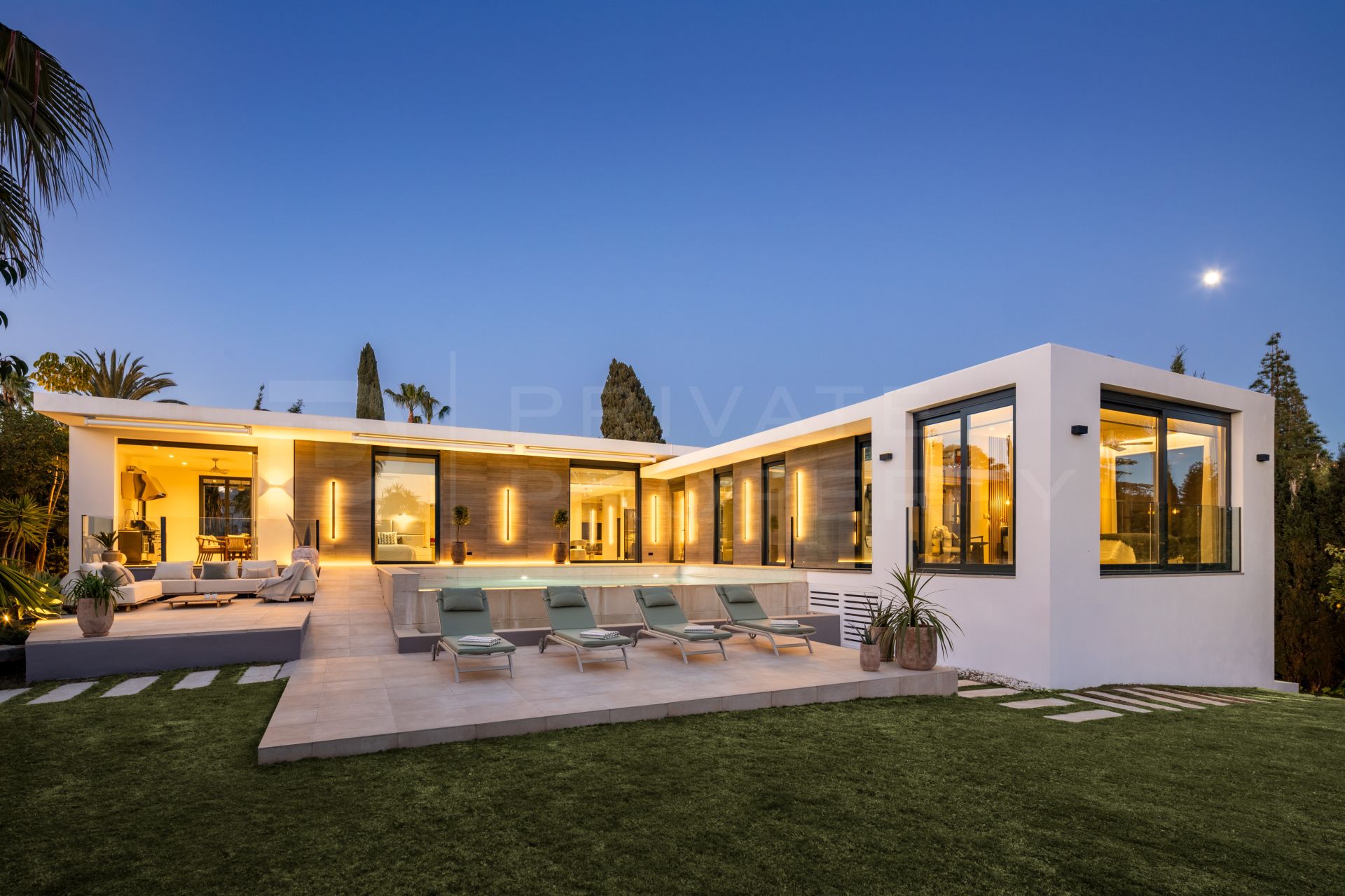 VILLA SPLASH - CONTEMPORARY FIVE BEDROOM VILLA IN PARCELAS DEL GOLF