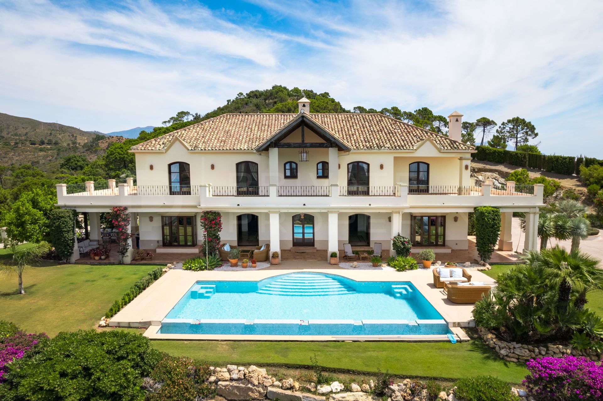 VILLA KAROLINA - MAGNFICIENT ESTATE WITH SPECTACULAR PANORAMIC, FAR-REACHING VIEWS