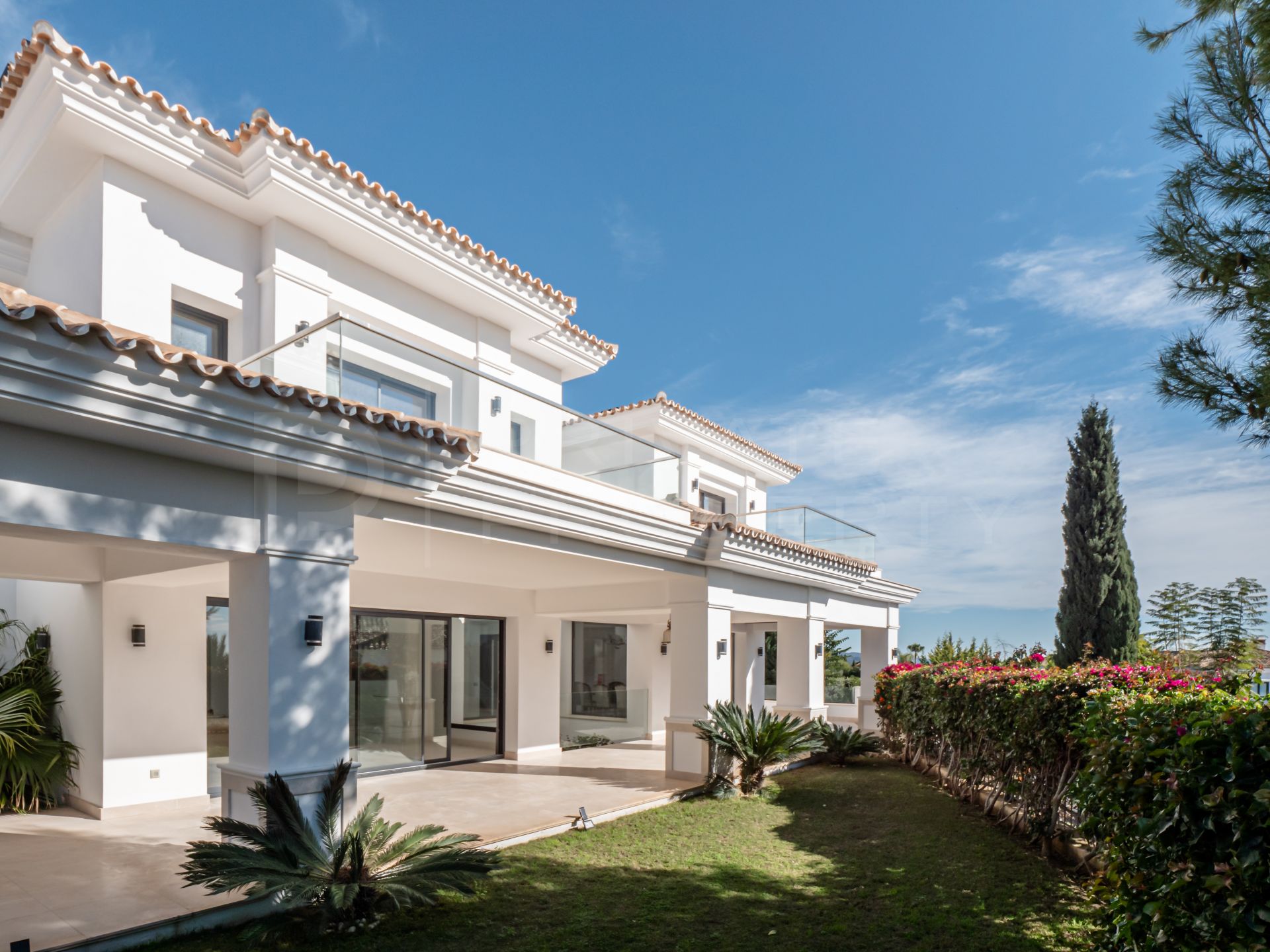 Elegant new villa in Sierra Blanca