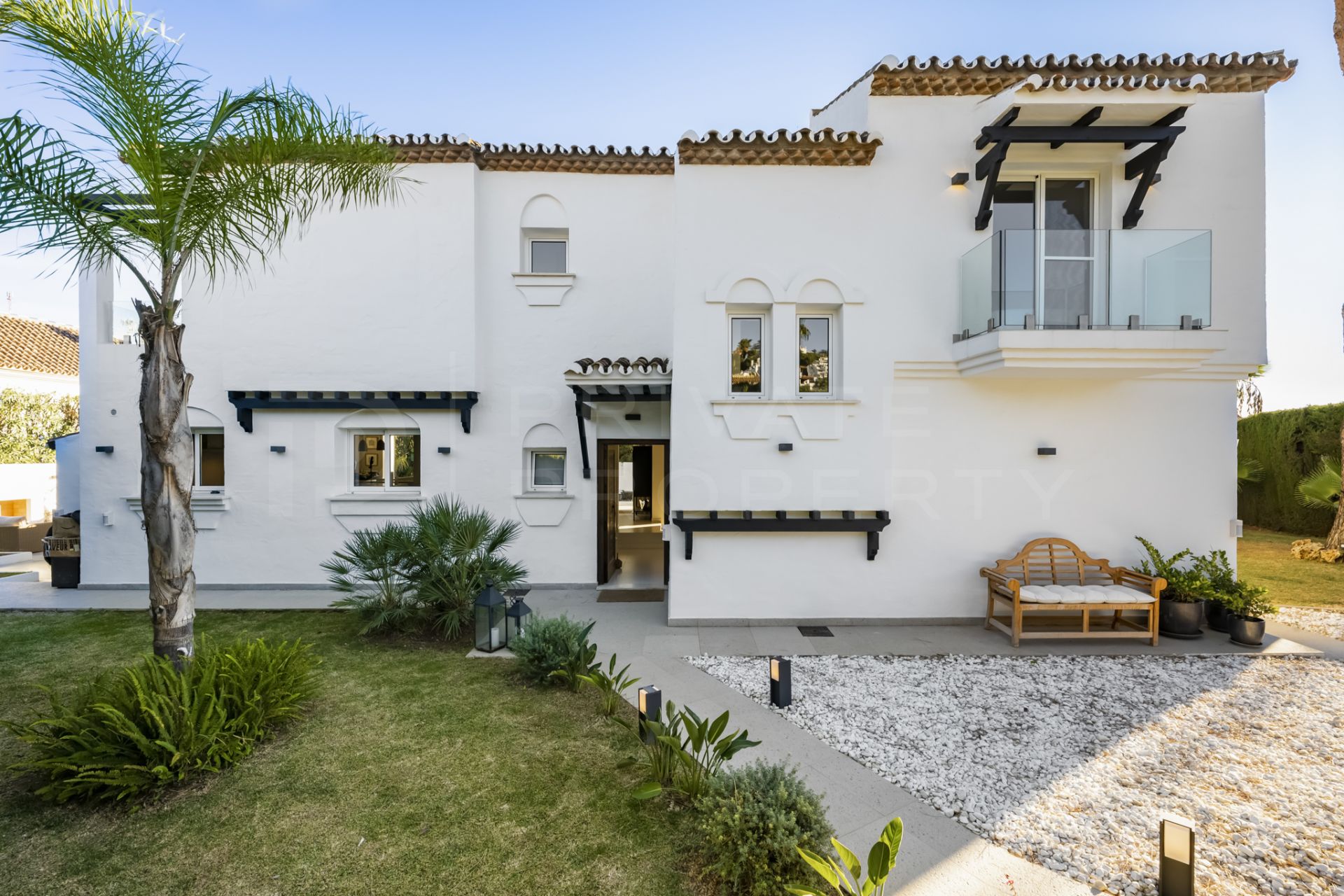 Andalusian-style villa in Nueva Andalucia