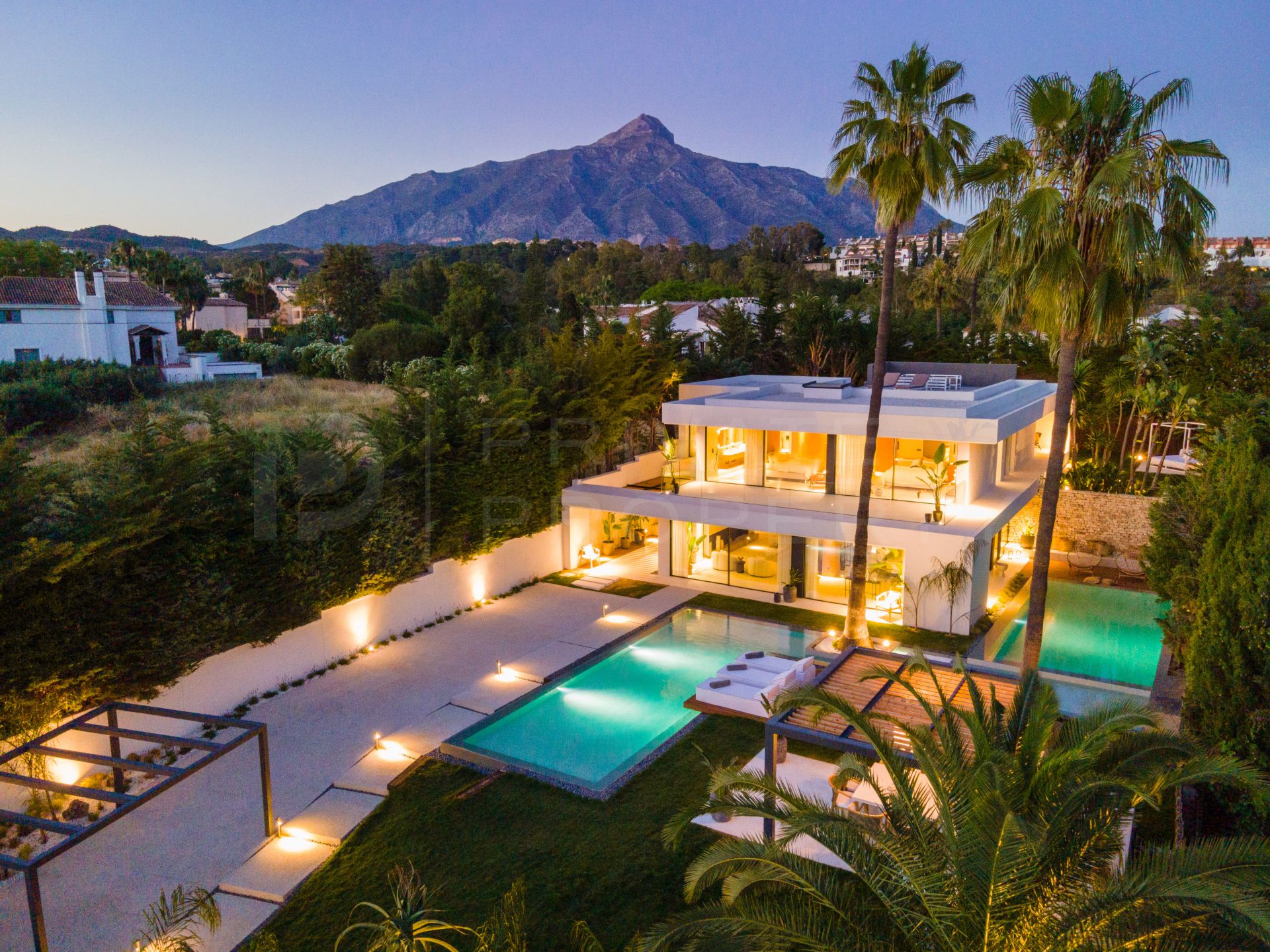 Impressive contemporary villa in the Golf Valley