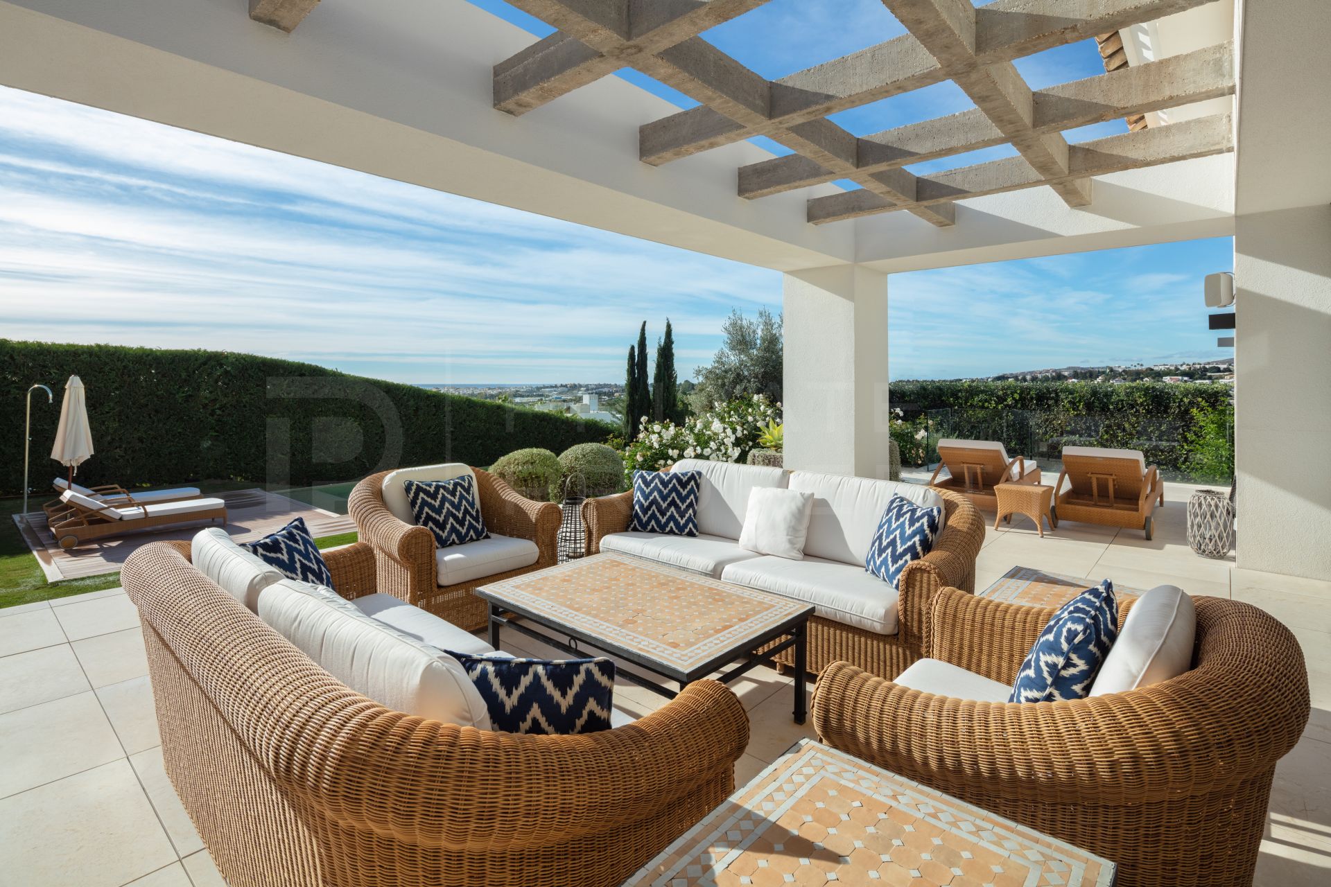 Luxury villa with panoramic views in the Golf Valley