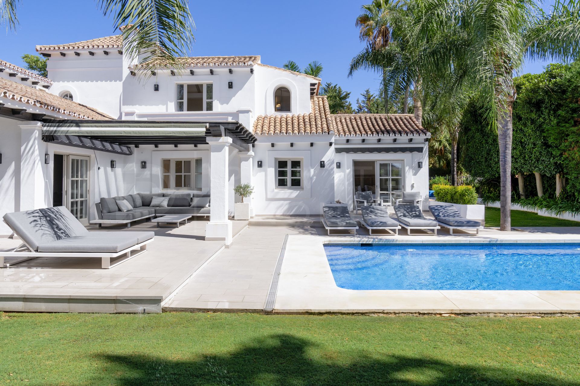 Exquisitely renovated villa in Los Naranjos