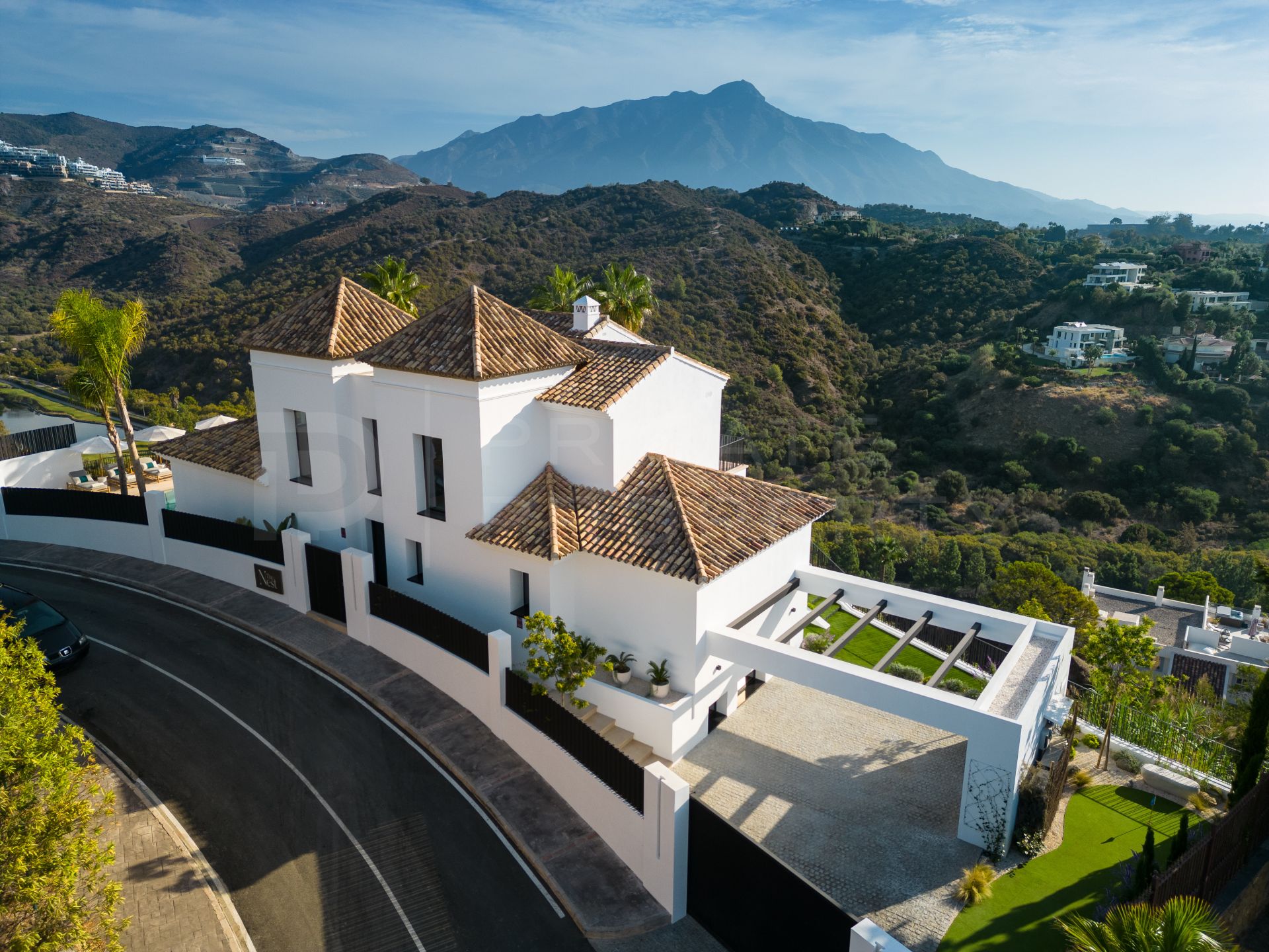 Stunning state-of-the-art villa in El Herrojo