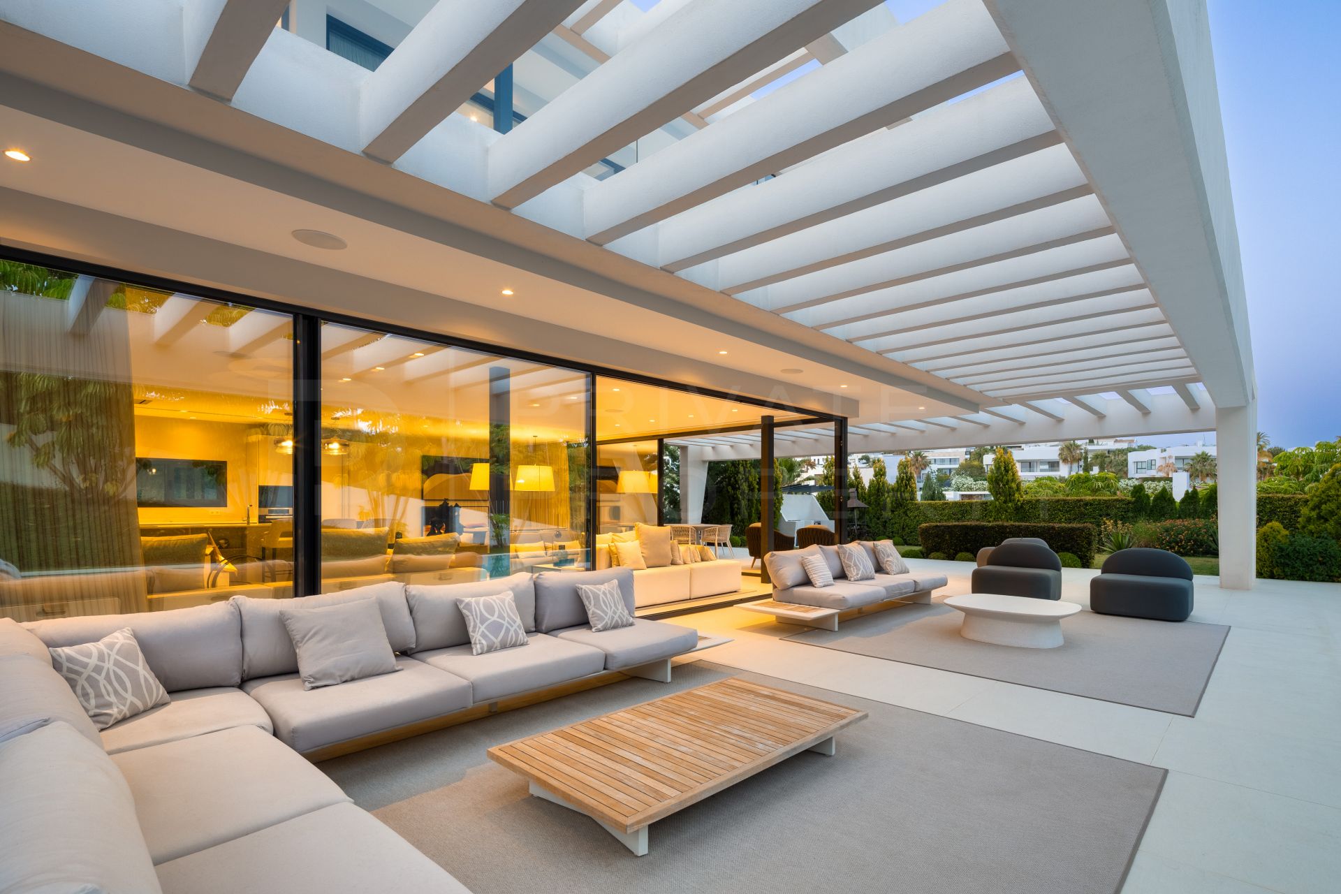 Contemporary villa in Nueva Andalucia