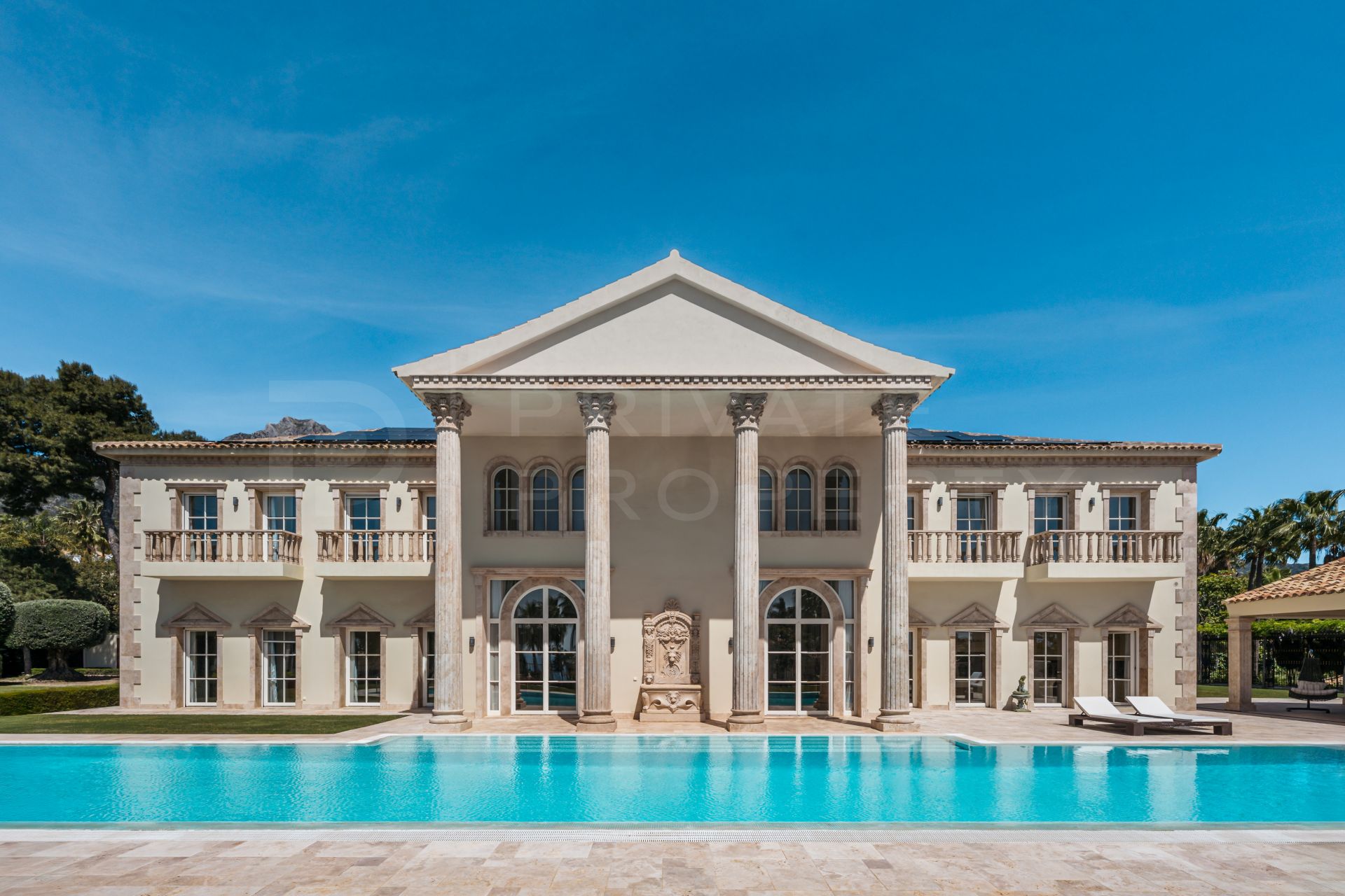 Remarkable elegant mansion in Sierra Blanca