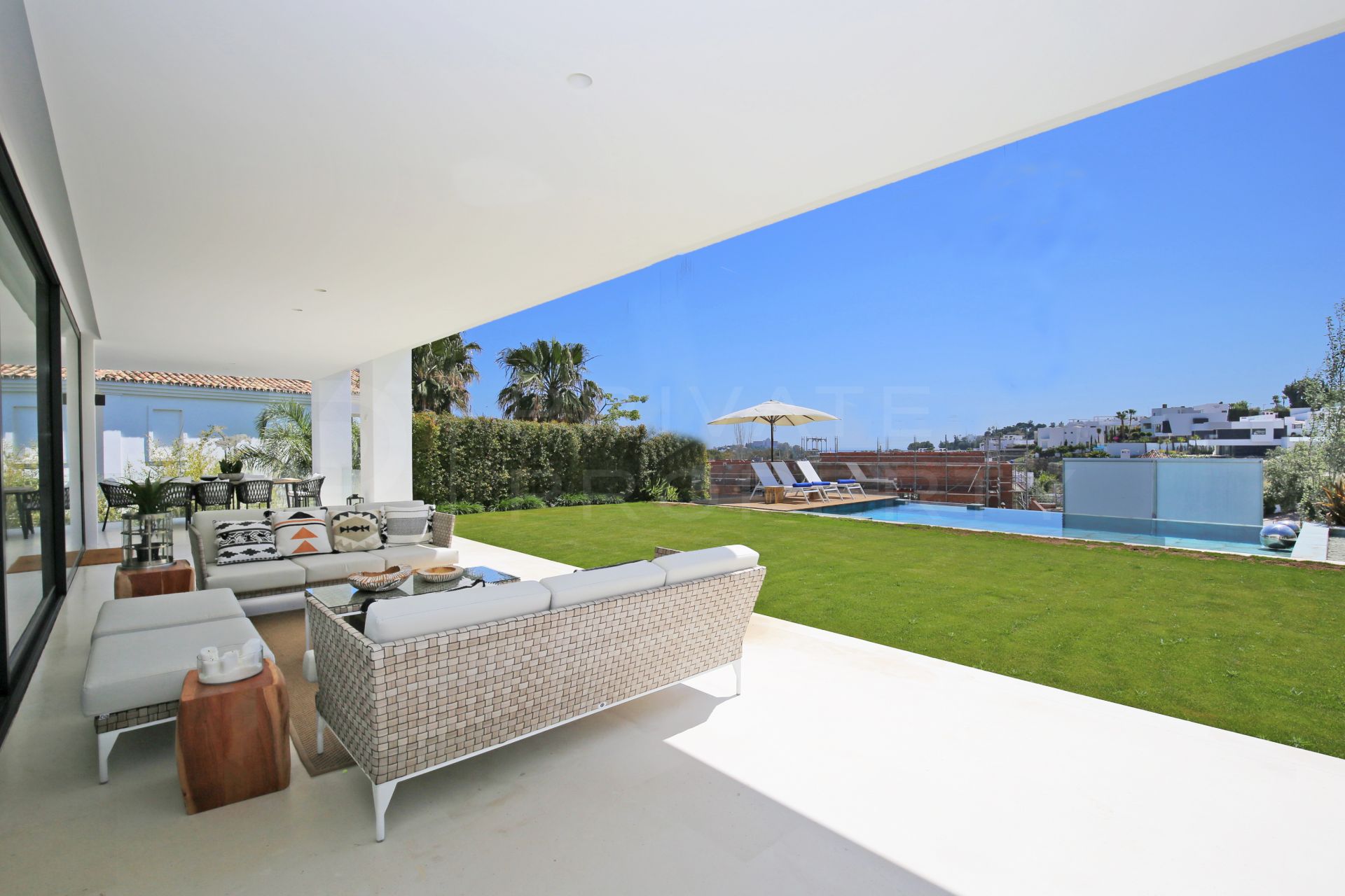 New modern villa for sale in La Alqueria, Benahavis