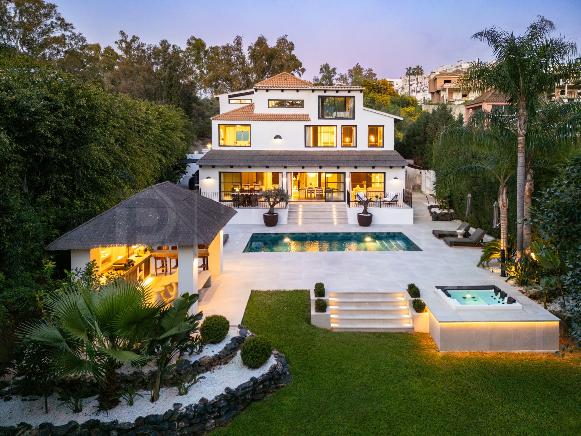 VILLA PRADO - MODERN, JAPANDI VILLA IN NUEVA ANDALUCIA