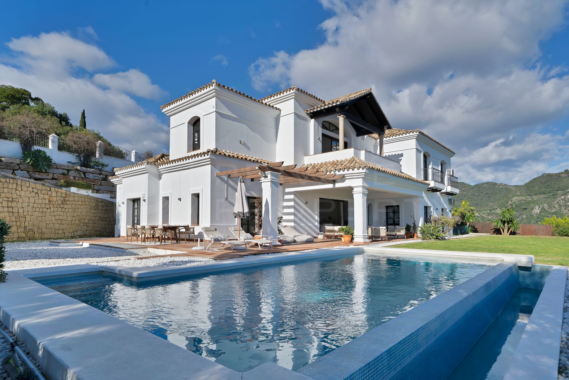 MONTE MAYOR - FIVE EN SUITE BEDROOM VILLA ON 4,075 M² PLOT