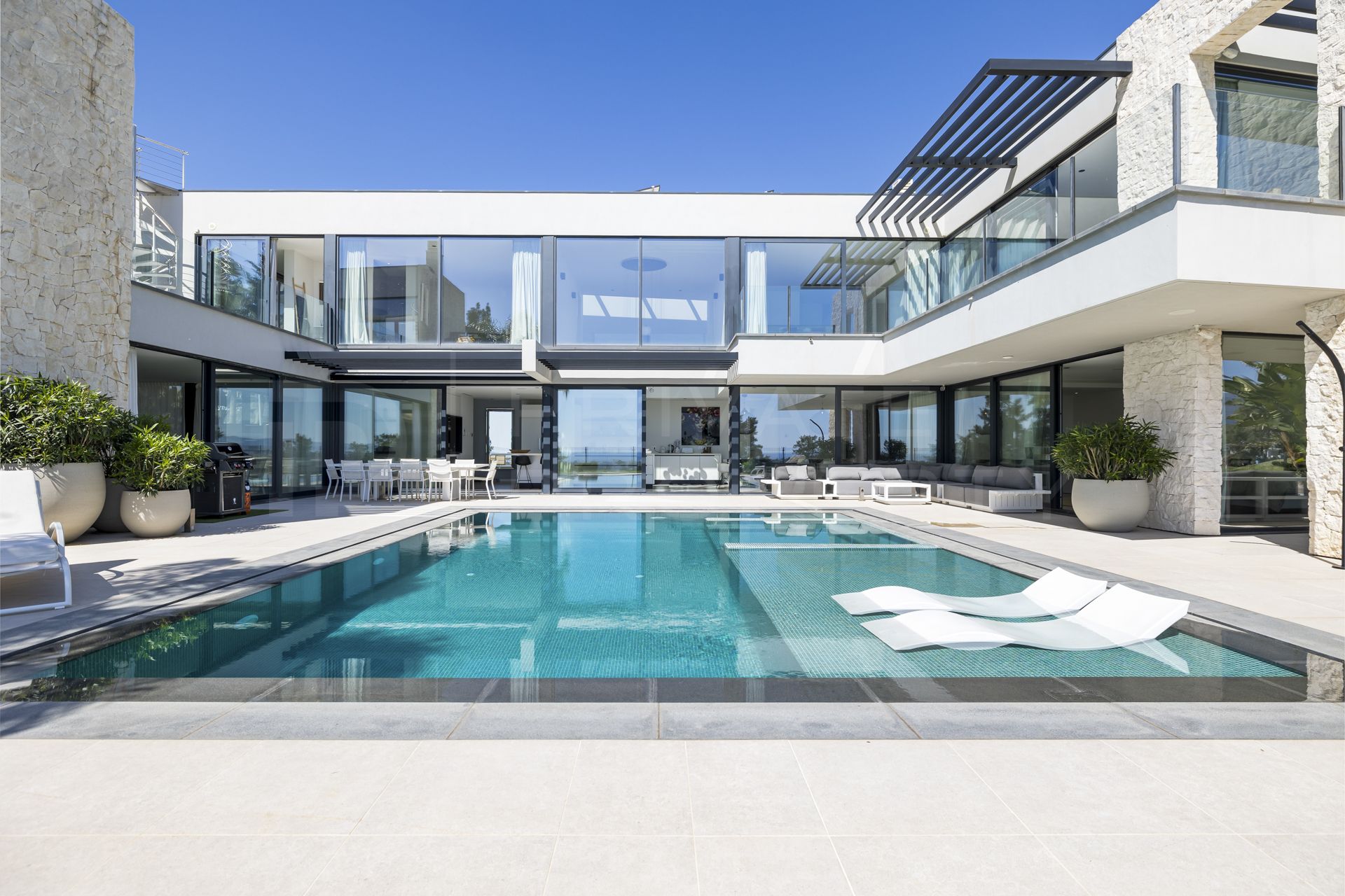 VILLA AQUA - FULLY FURNISHED NEWLY BUILT VILLA IN LA ALQUERIA, BENAHAVIS