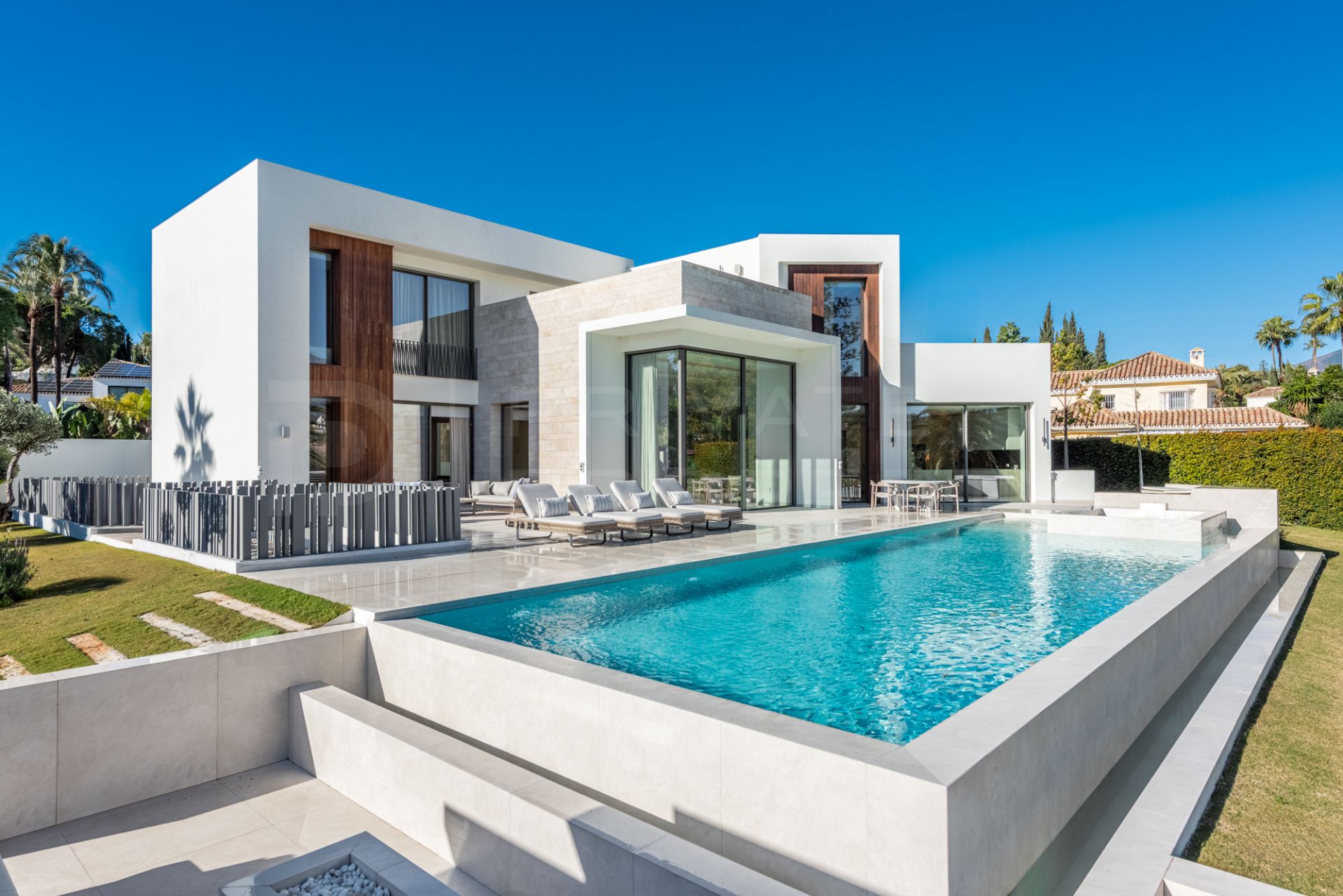 Architectural Excellence in Nueva Andalucía’s Golf Valley