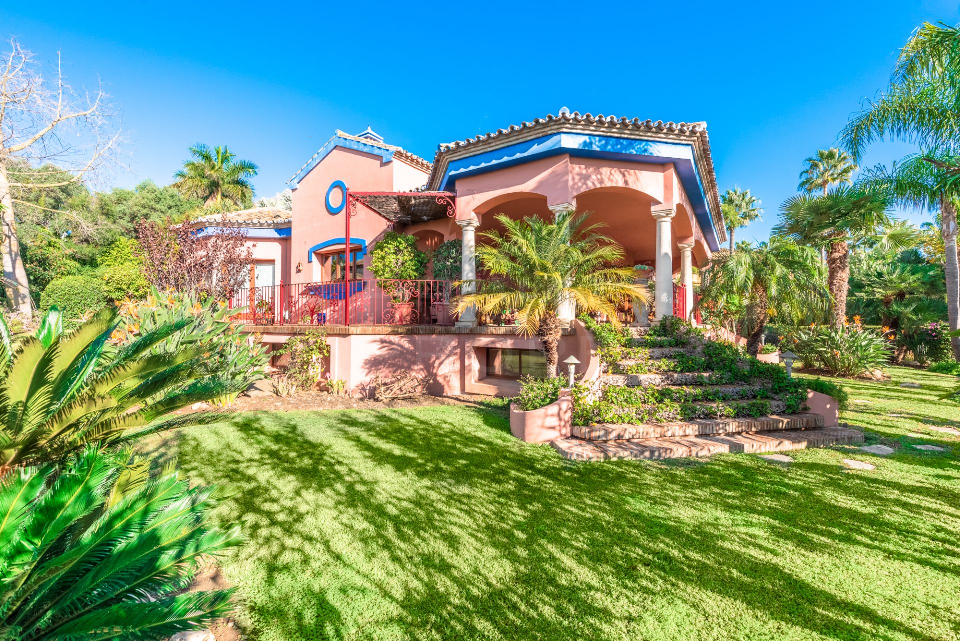 Villa in exclusive complex on the Golden Mile