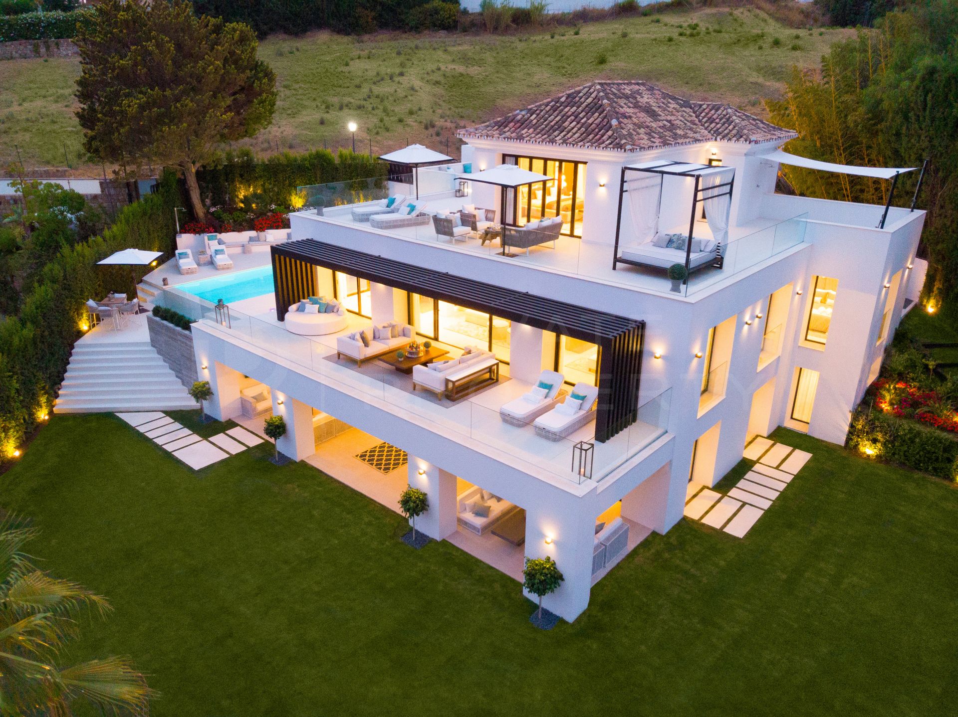 Impressive villa in the Golf Valley