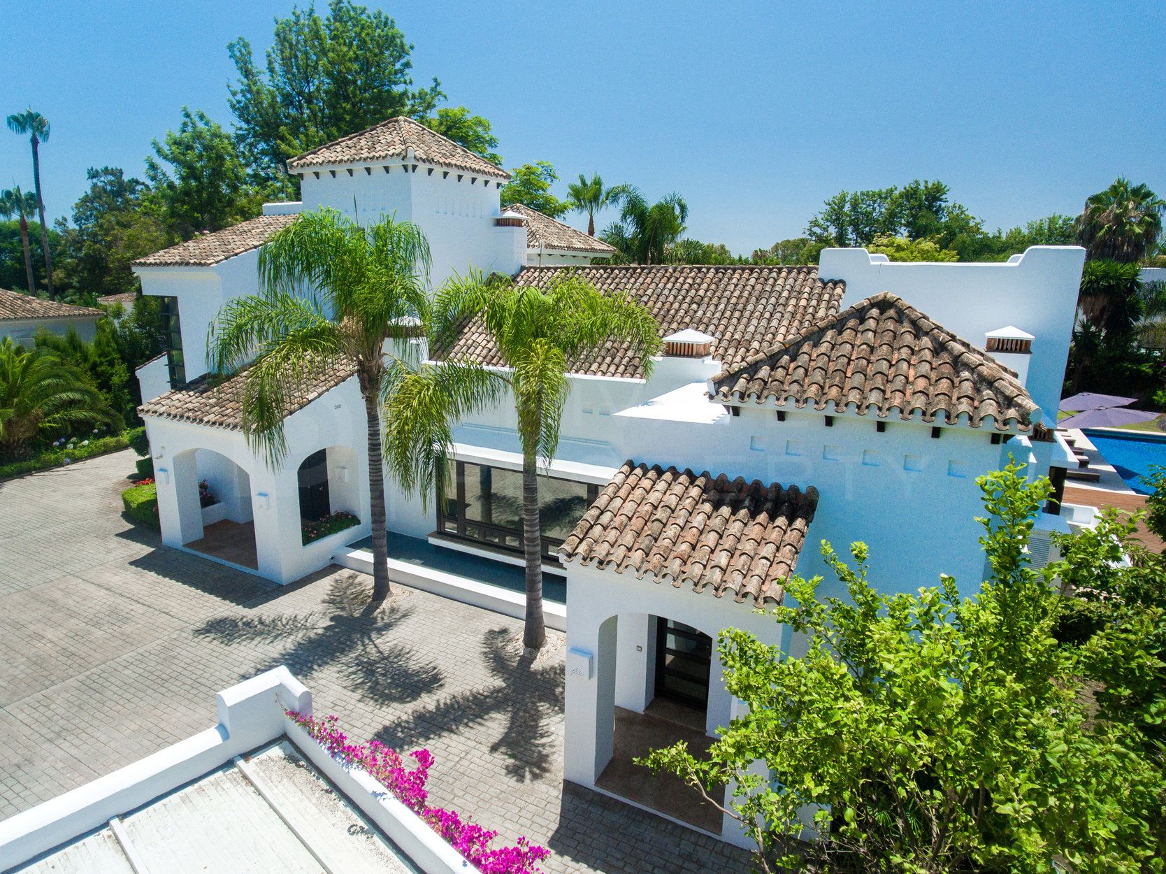 South-facing villa in Guadalmina Baja