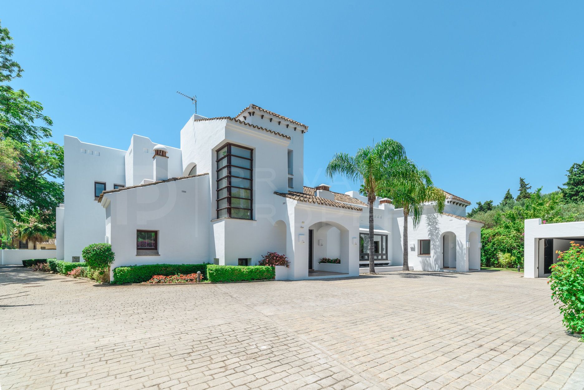 South-facing villa in Guadalmina Baja