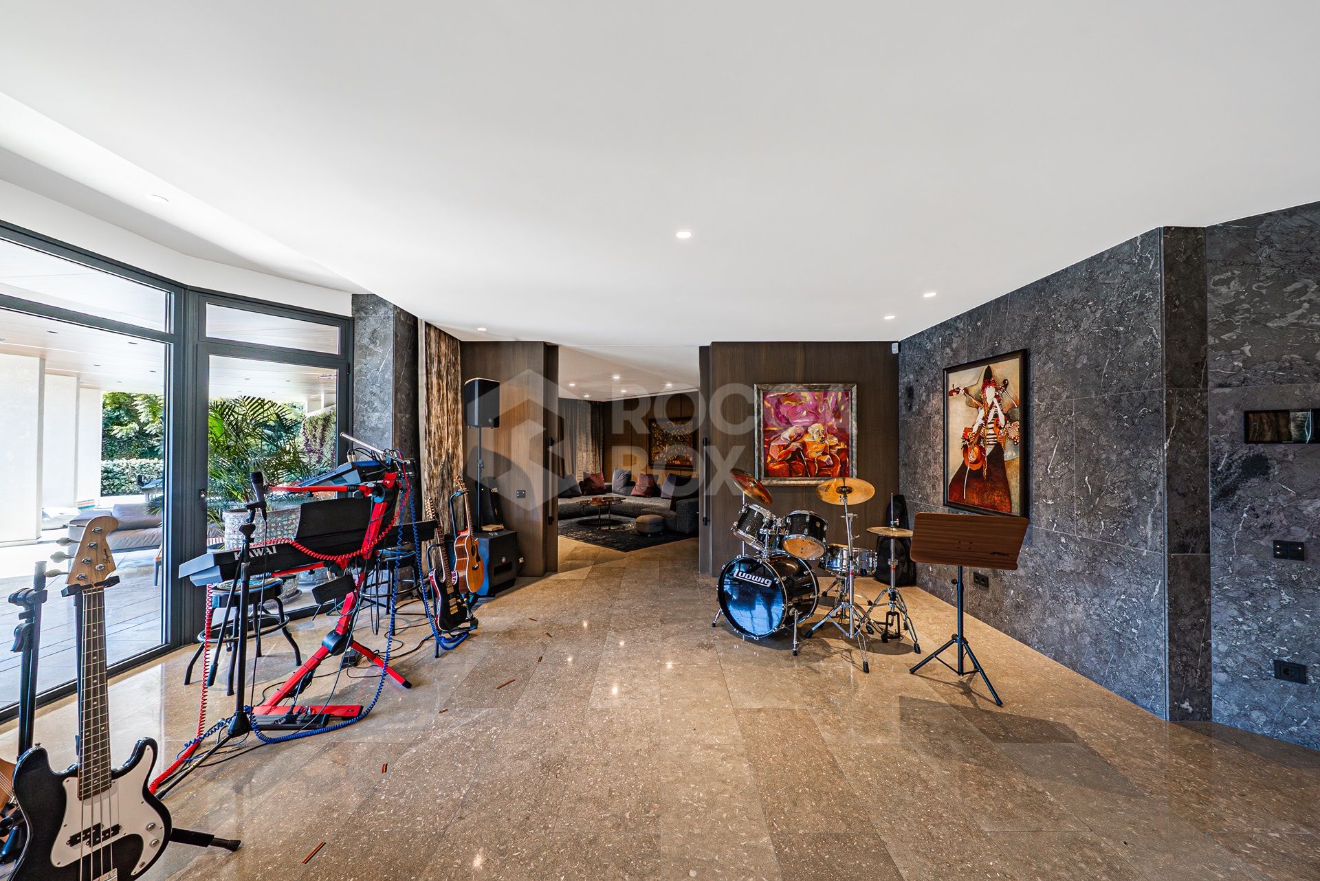 Exclusive Frontline Golf Villa in Guadalmina Baja