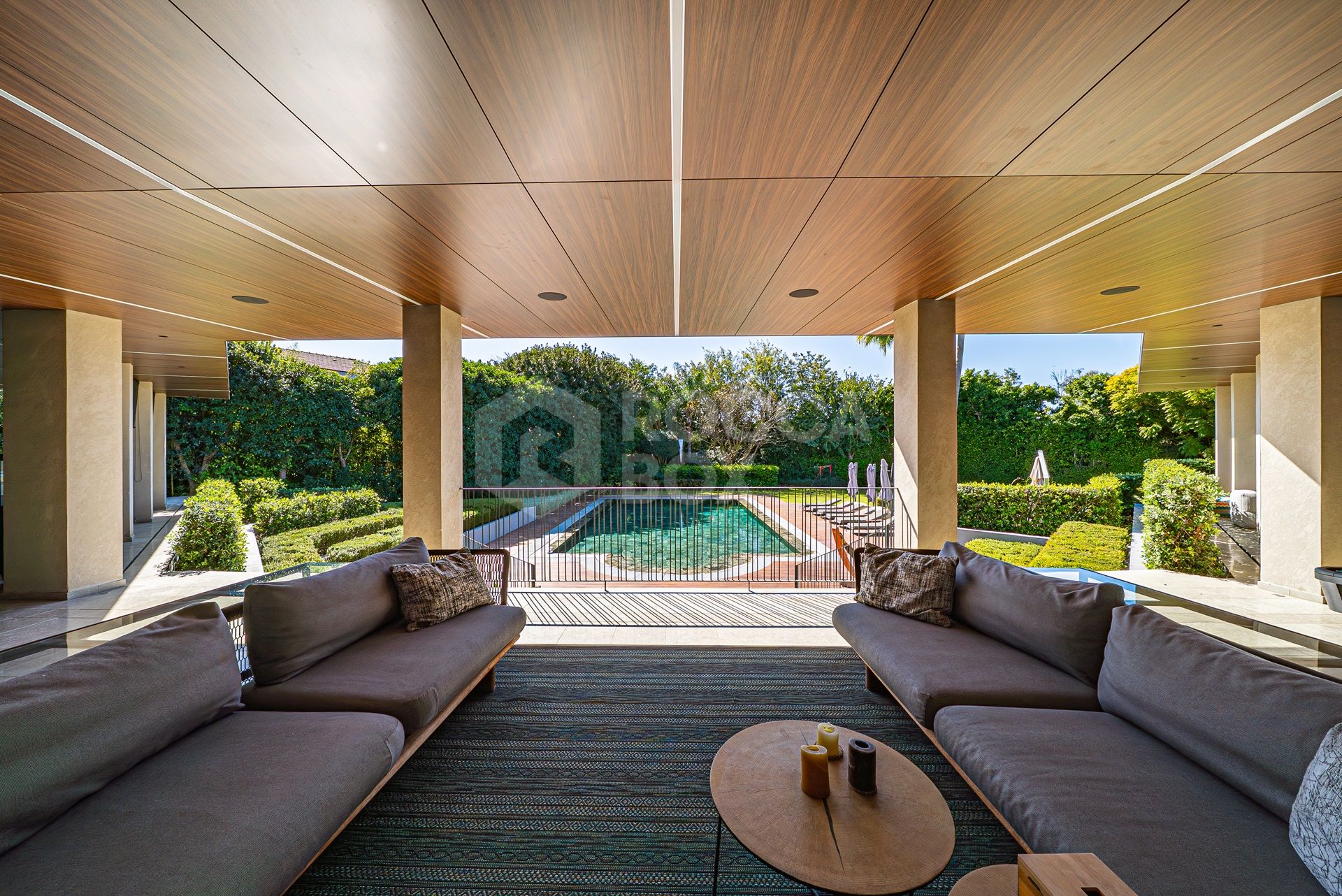Exclusive Frontline Golf Villa in Guadalmina Baja