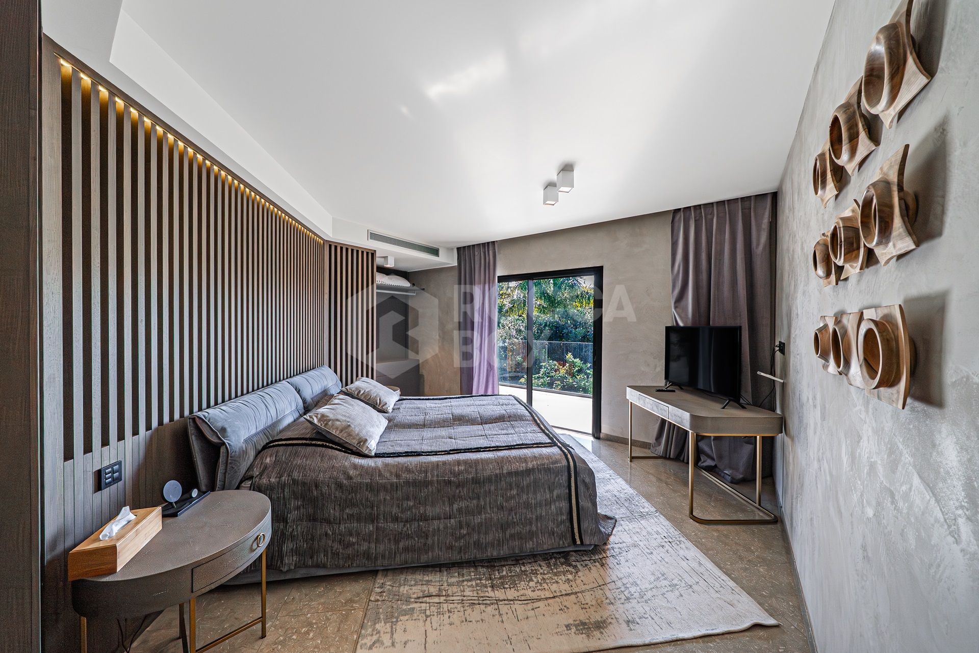 Exclusive Frontline Golf Villa in Guadalmina Baja