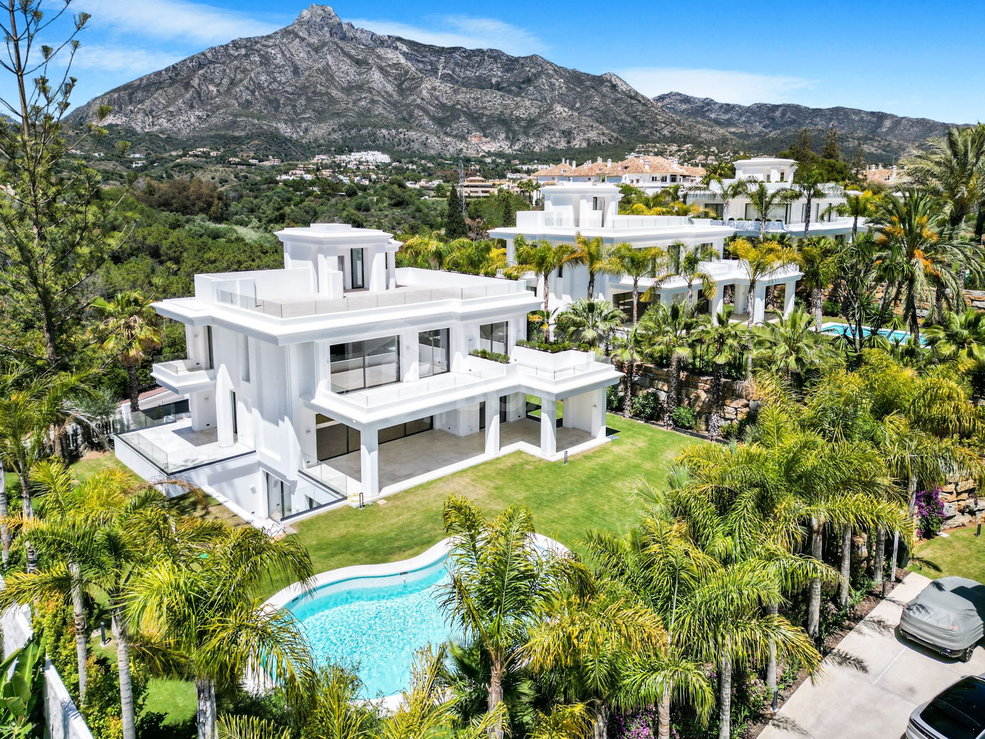 EXCLUSIVE DETACHED VILLAS IN LOMAS DE MARBELLA CLUB