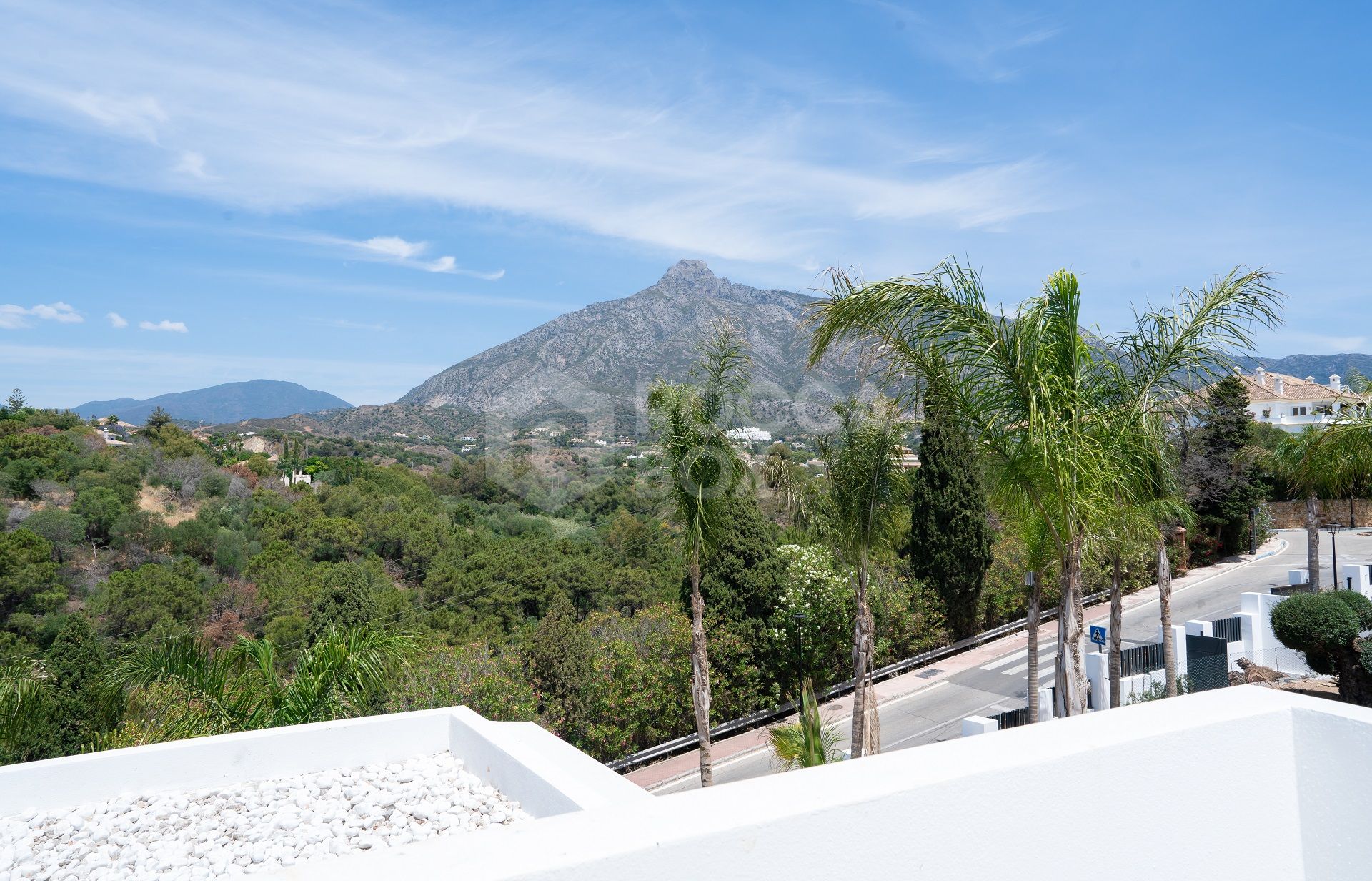 EXCLUSIVE DETACHED VILLAS IN LOMAS DE MARBELLA CLUB