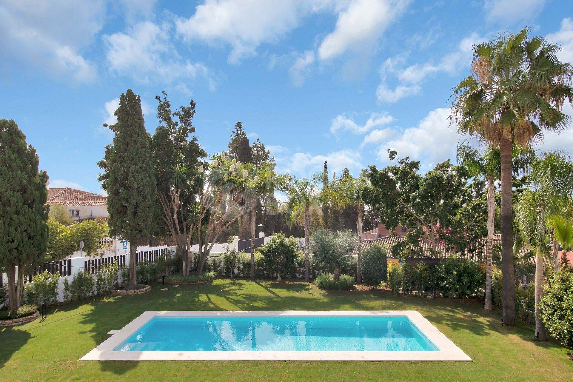 EXCLUSIVE DETACHED VILLAS IN LOMAS DE MARBELLA CLUB