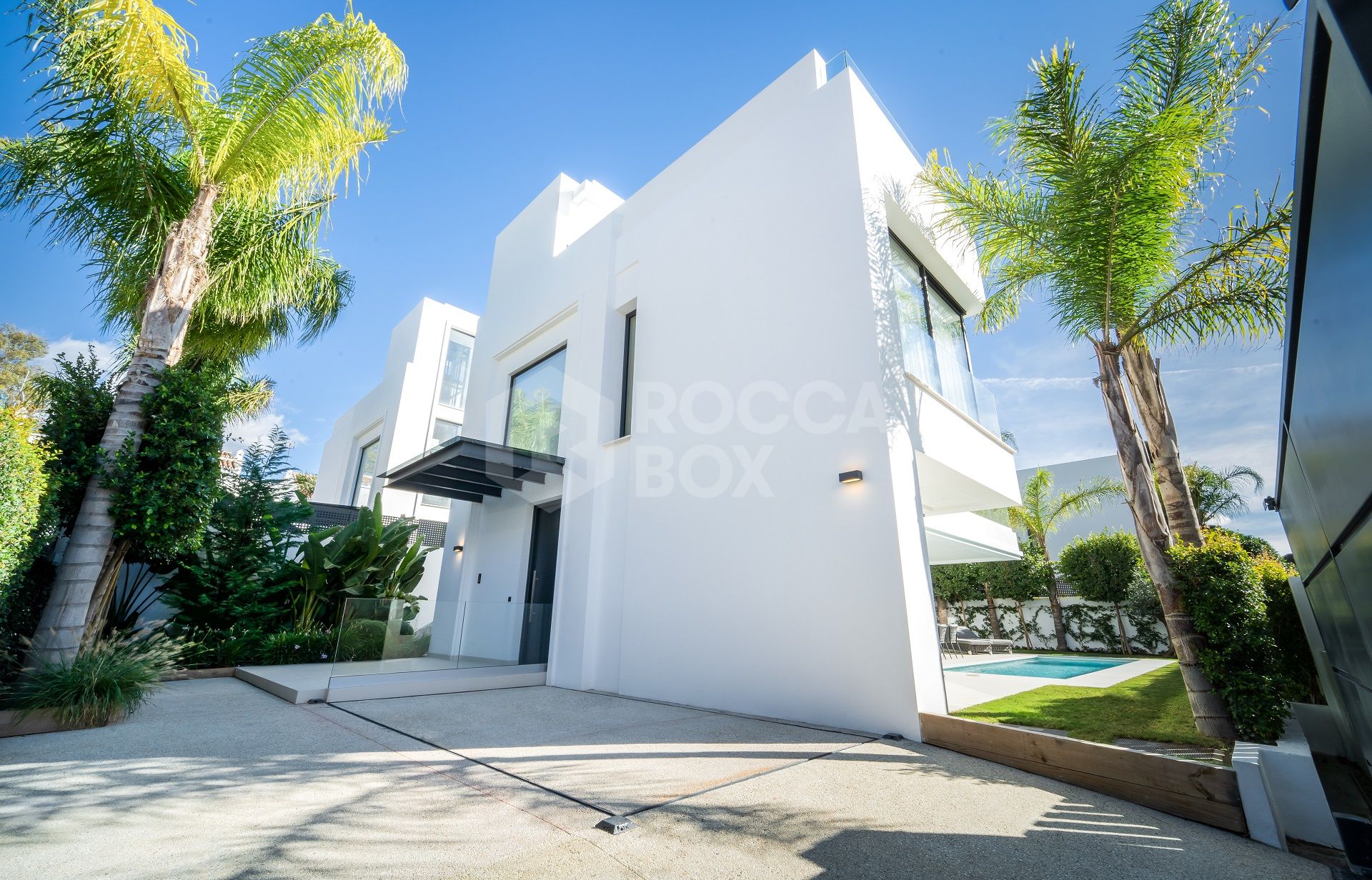 Modern Villa located in Rio Verde, Golden Mile, 100 m from the beach