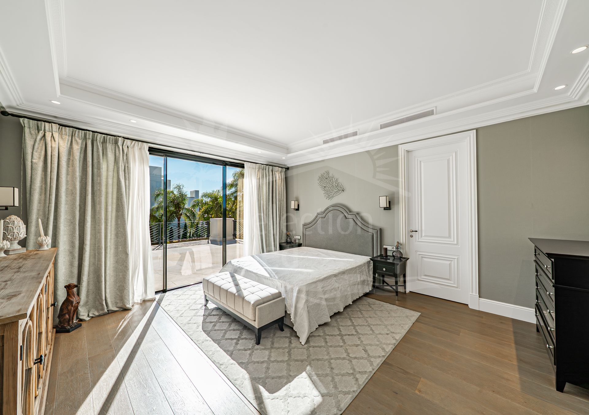 Stunning Villa for Sale in the Prestigious Los Flamingos Residential Area