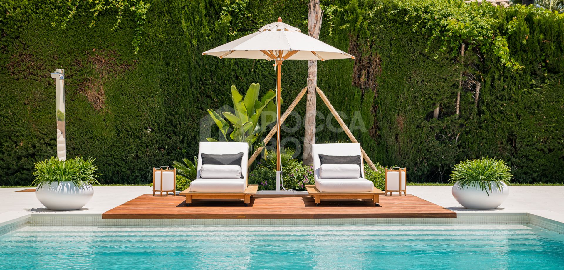 Exceptional villa front line to Los Naranjos Golf