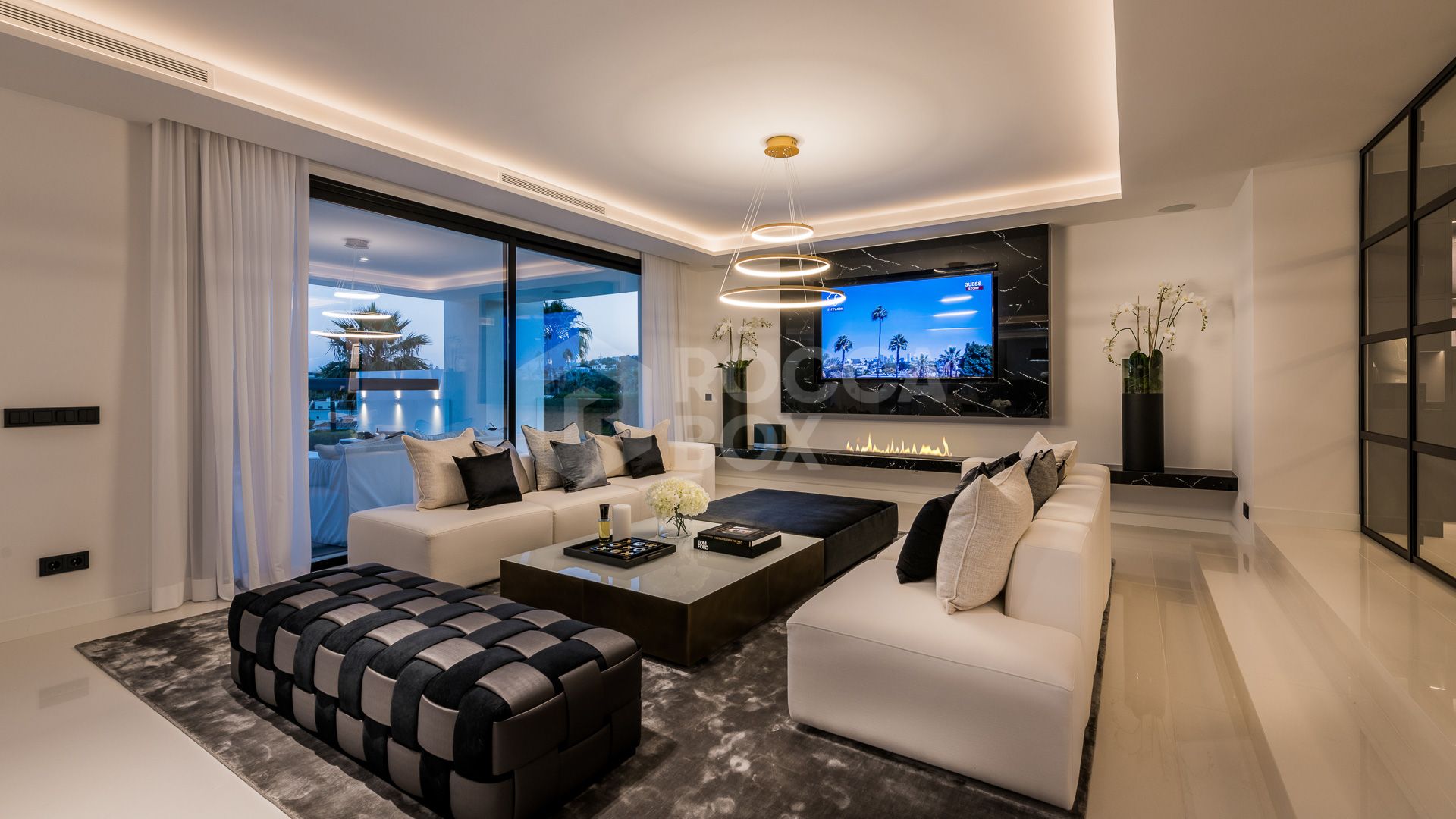 Exceptional villa front line to Los Naranjos Golf