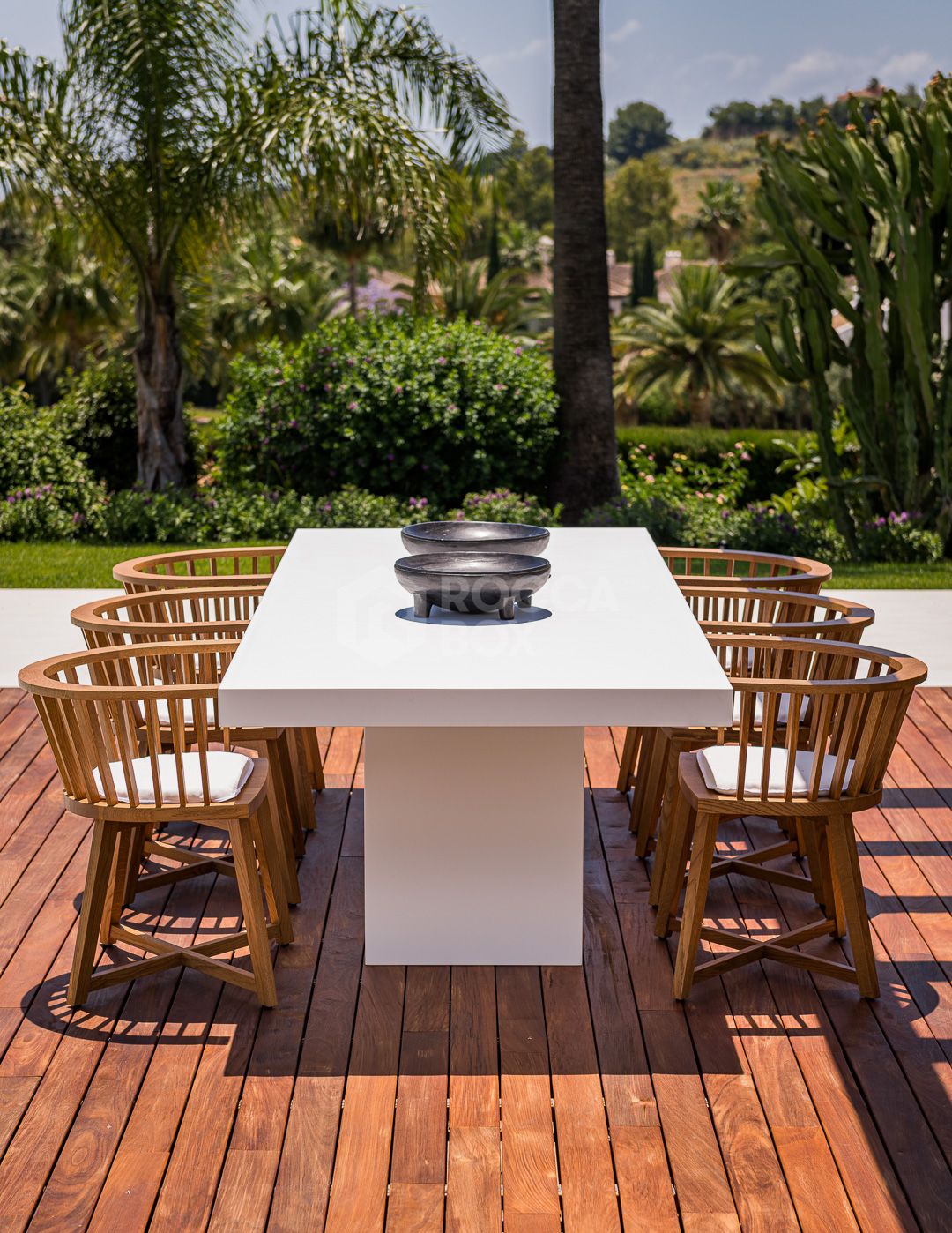 Exceptional villa front line to Los Naranjos Golf