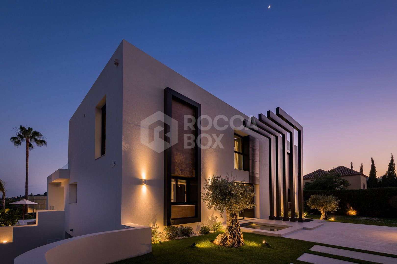 Exceptional villa front line to Los Naranjos Golf