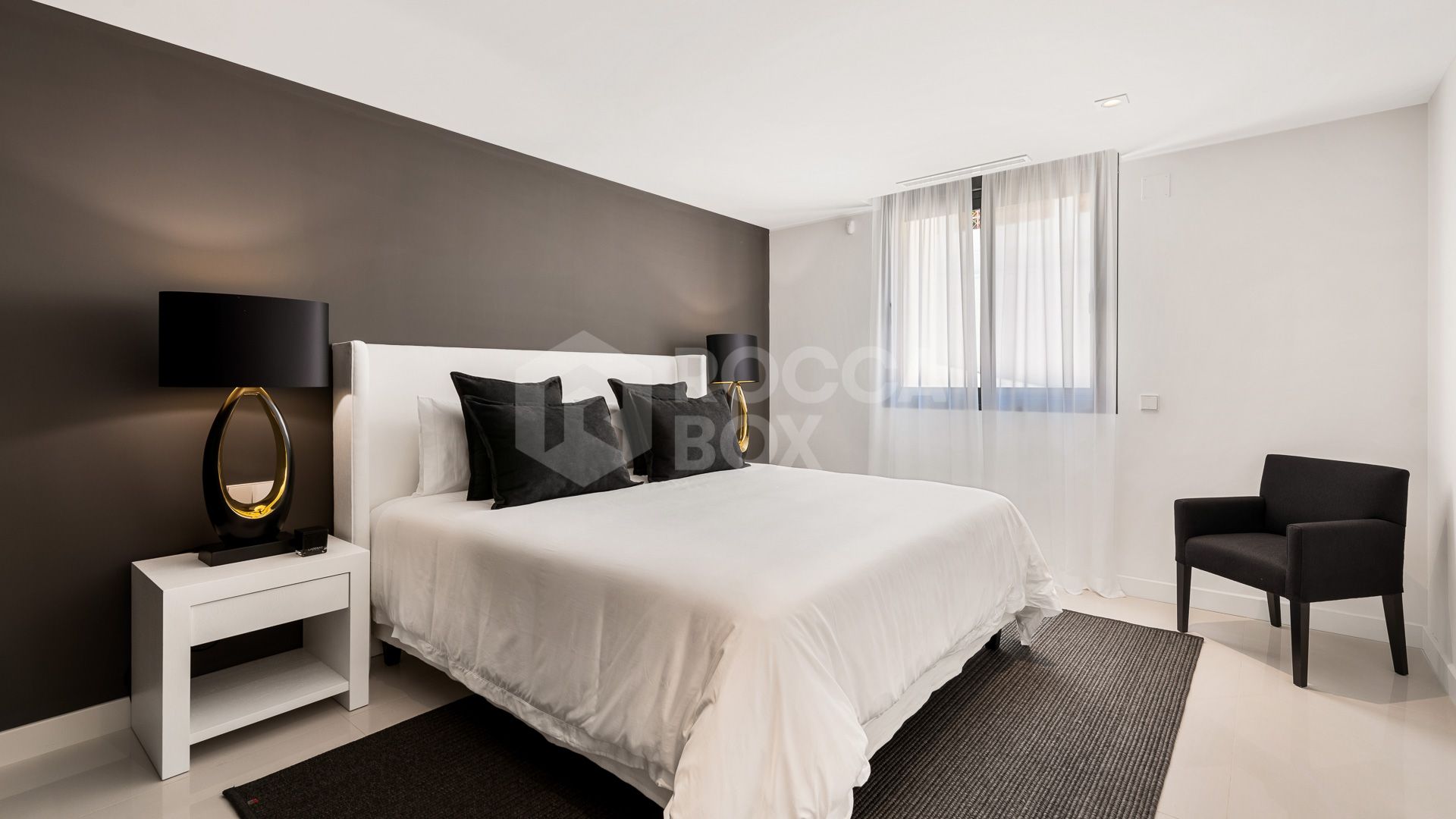 Exceptional villa front line to Los Naranjos Golf