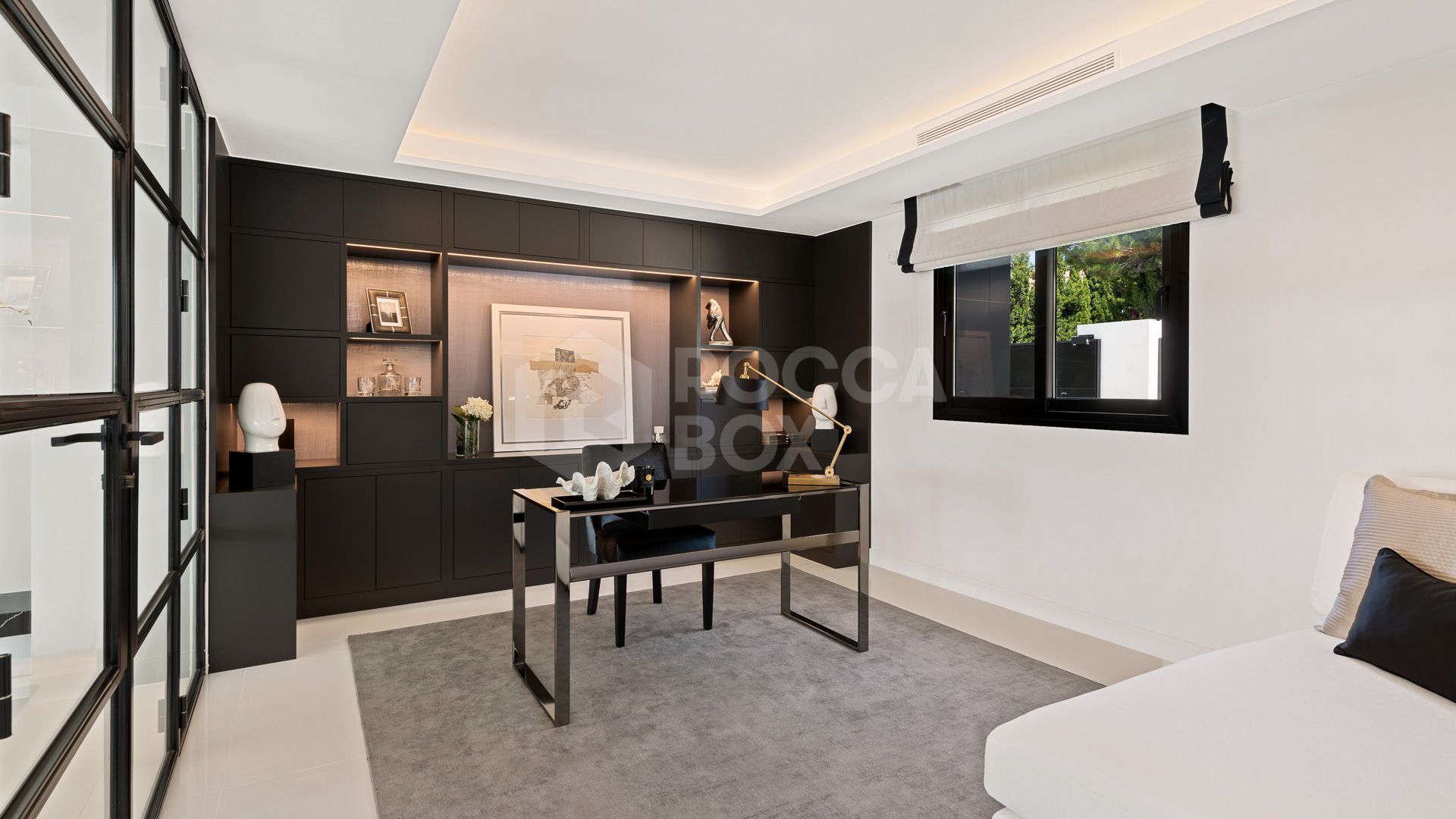 Exceptional villa front line to Los Naranjos Golf