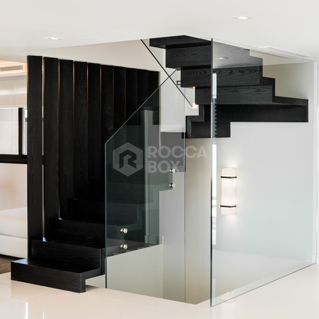 Exceptional villa front line to Los Naranjos Golf