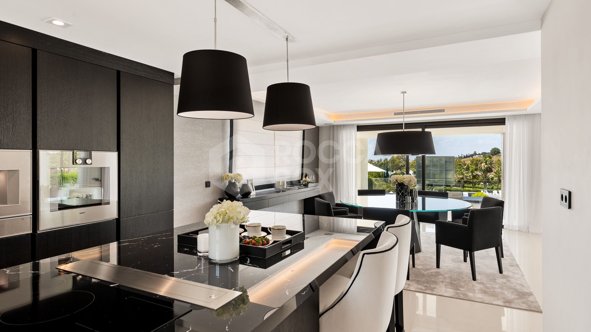 Exceptional villa front line to Los Naranjos Golf