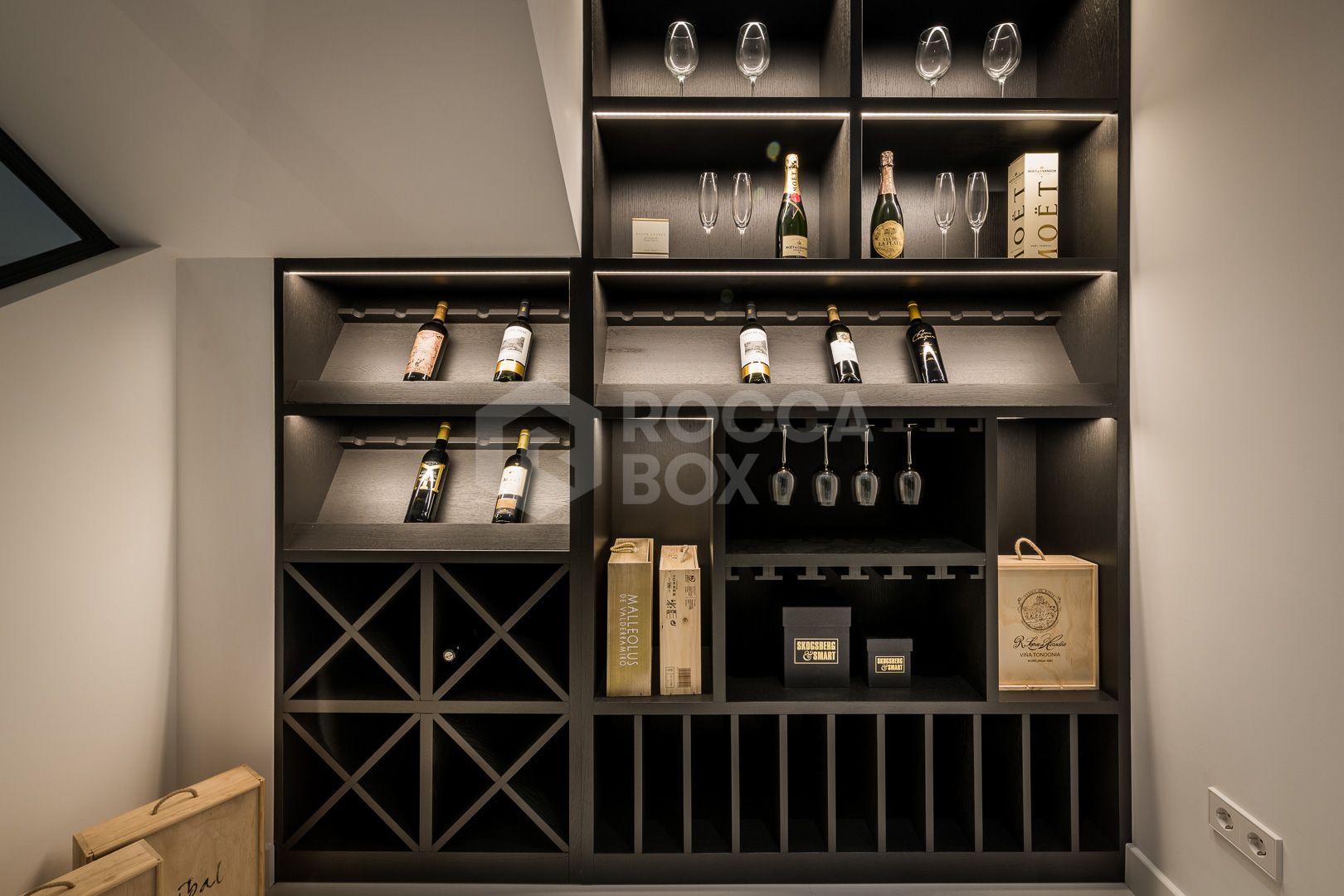 Exceptional villa front line to Los Naranjos Golf