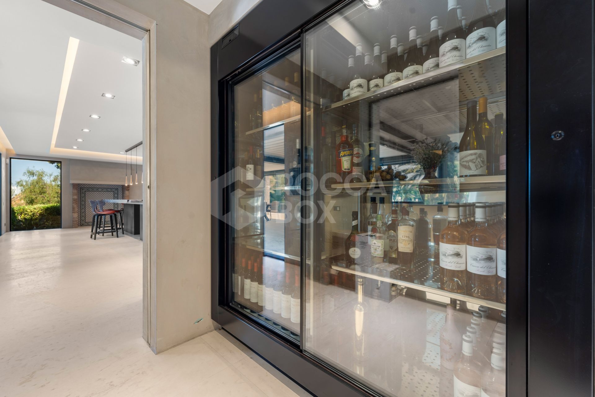 Exquisite villa fully renovated to high standards set on an extensive plot in Río Real, East Marbella