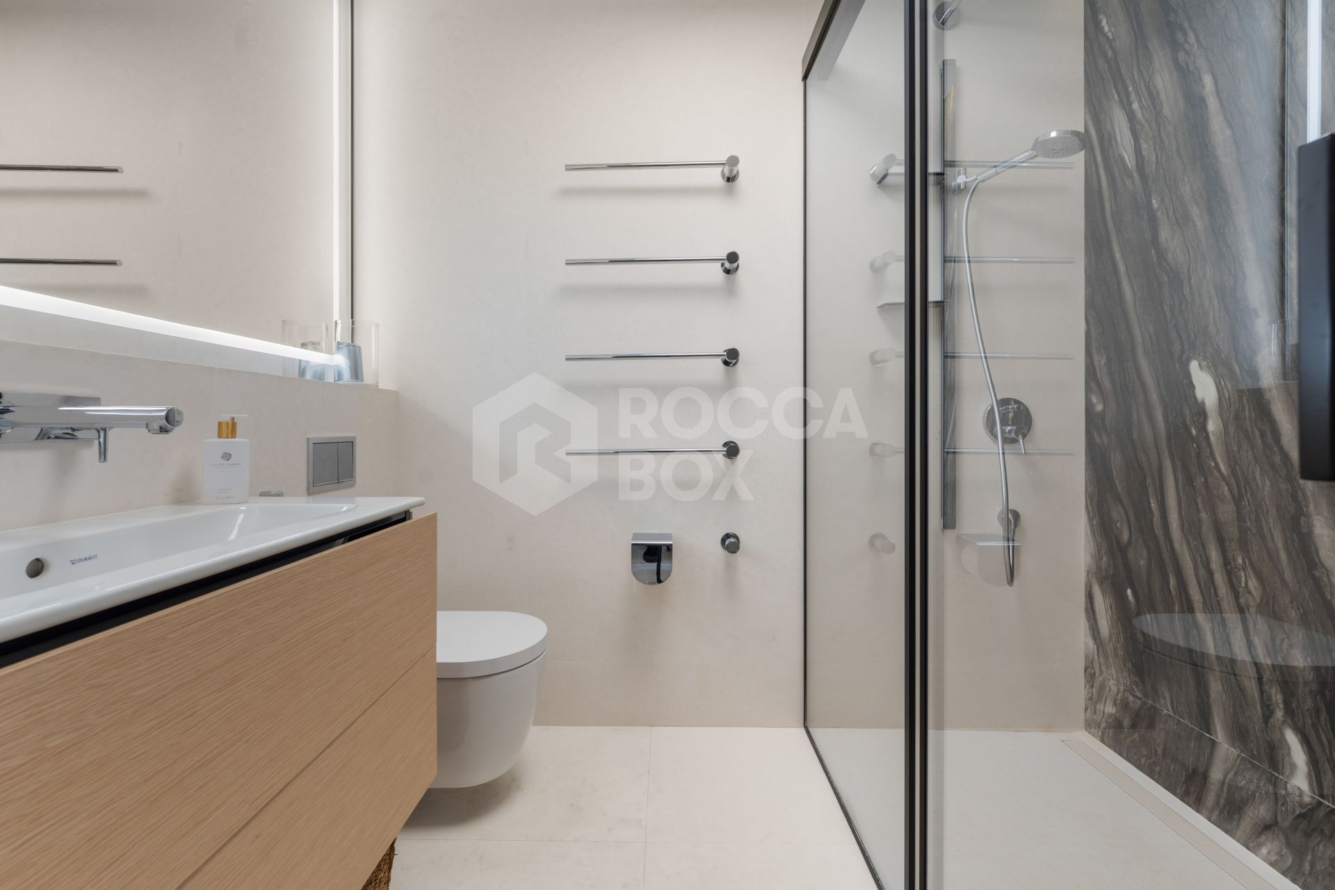 Exquisite villa fully renovated to high standards set on an extensive plot in Río Real, East Marbella