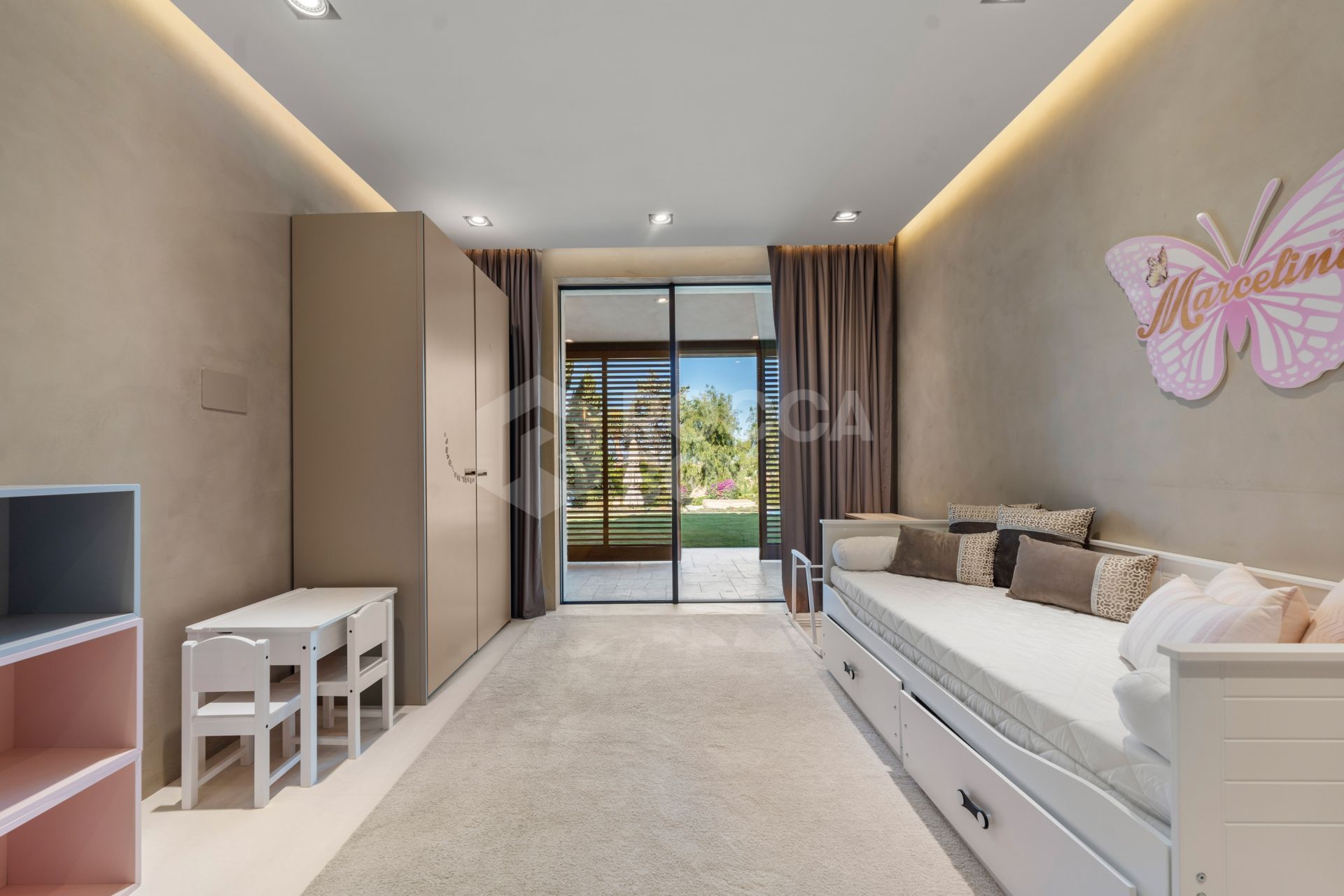 Exquisite villa fully renovated to high standards set on an extensive plot in Río Real, East Marbella