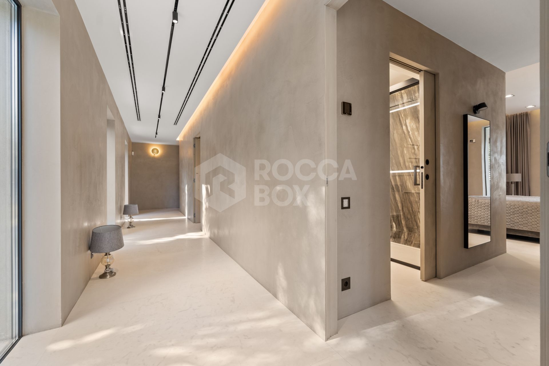 Exquisite villa fully renovated to high standards set on an extensive plot in Río Real, East Marbella