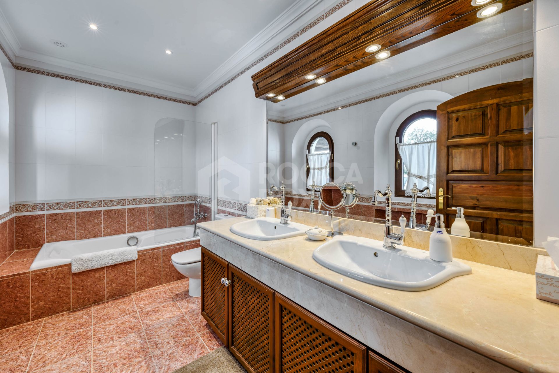 Astonishing country estate with sea views in La Mairena