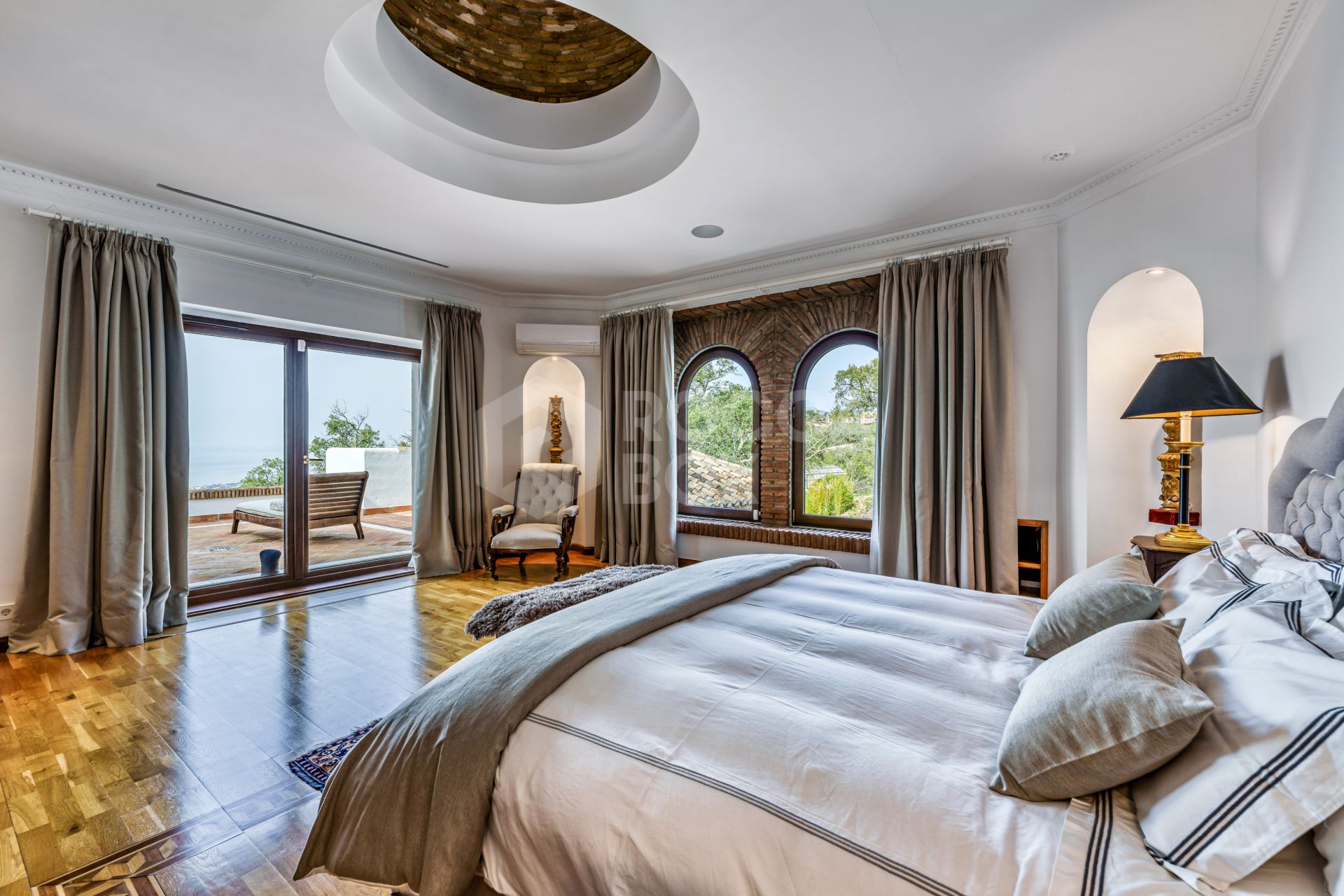 Astonishing country estate with sea views in La Mairena