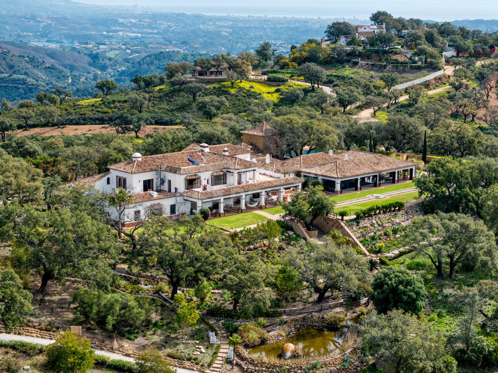 Astonishing country estate with sea views in La Mairena