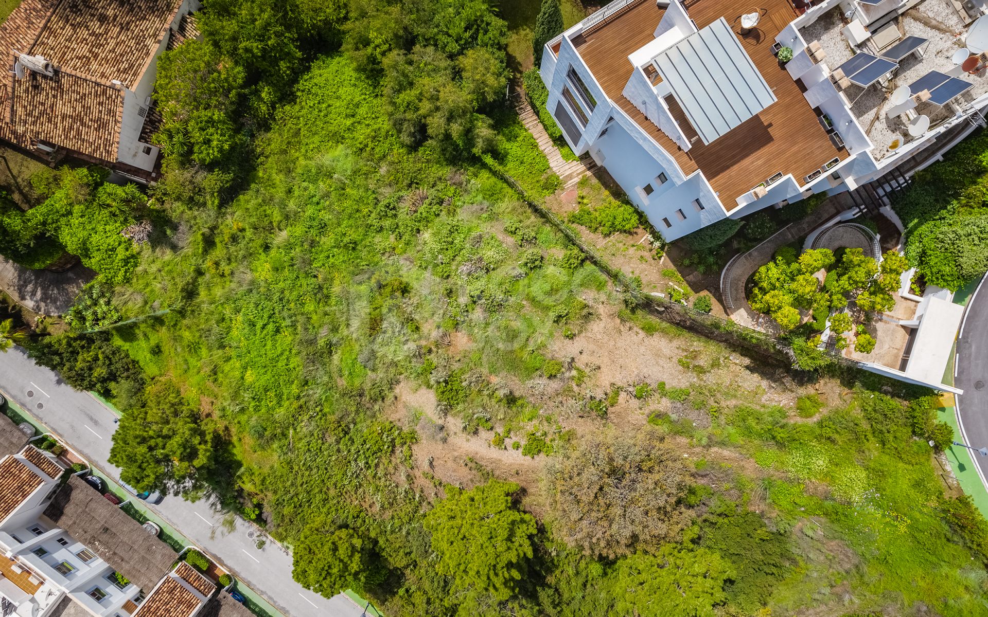 Stunning plot with sea views, project and building license, in El Herrojo, La Quinta, Benahavís